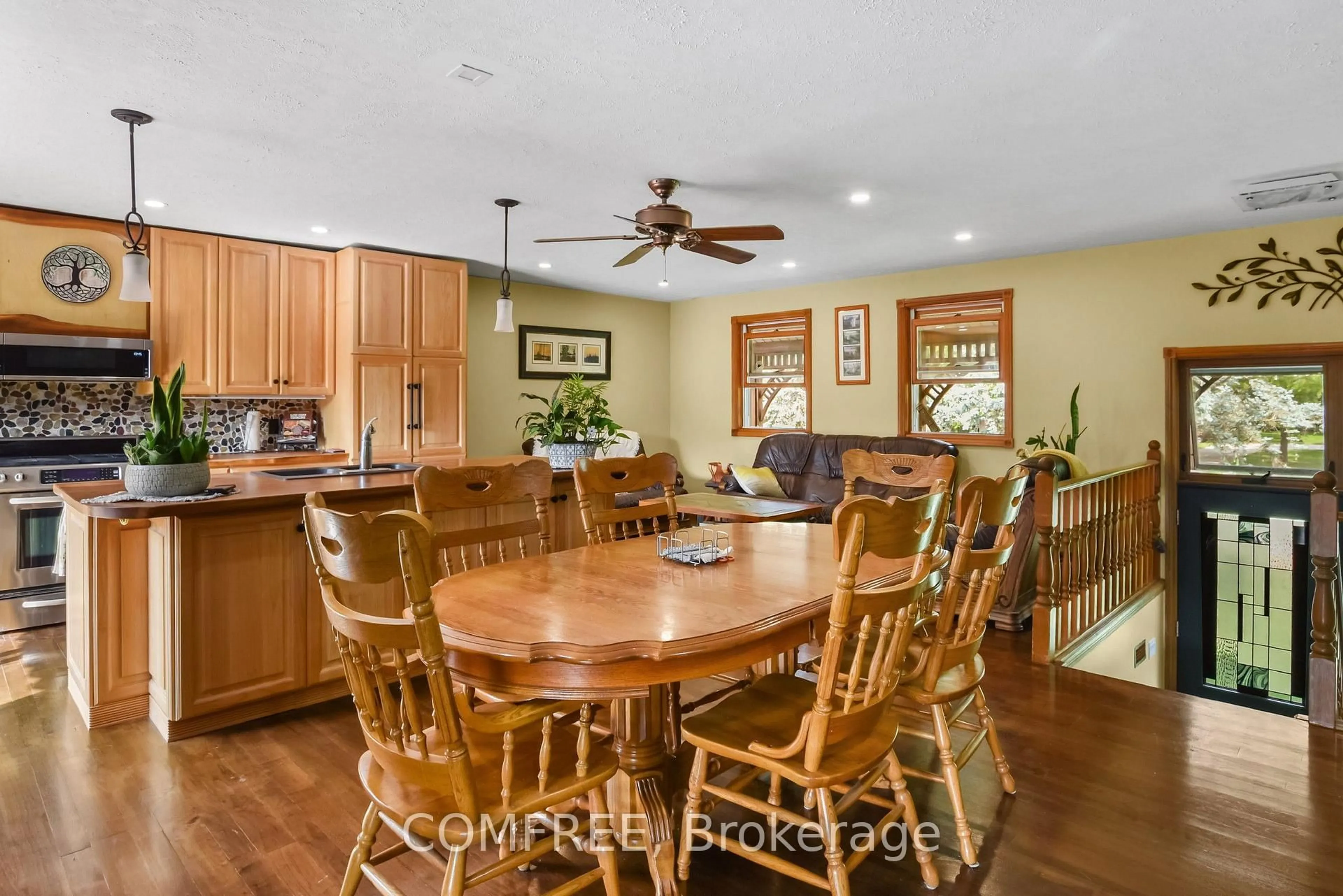 Open concept kitchen, wood/laminate floor for 9104 Mc Dowell Line, Chatham-Kent Ontario N7M 5J4