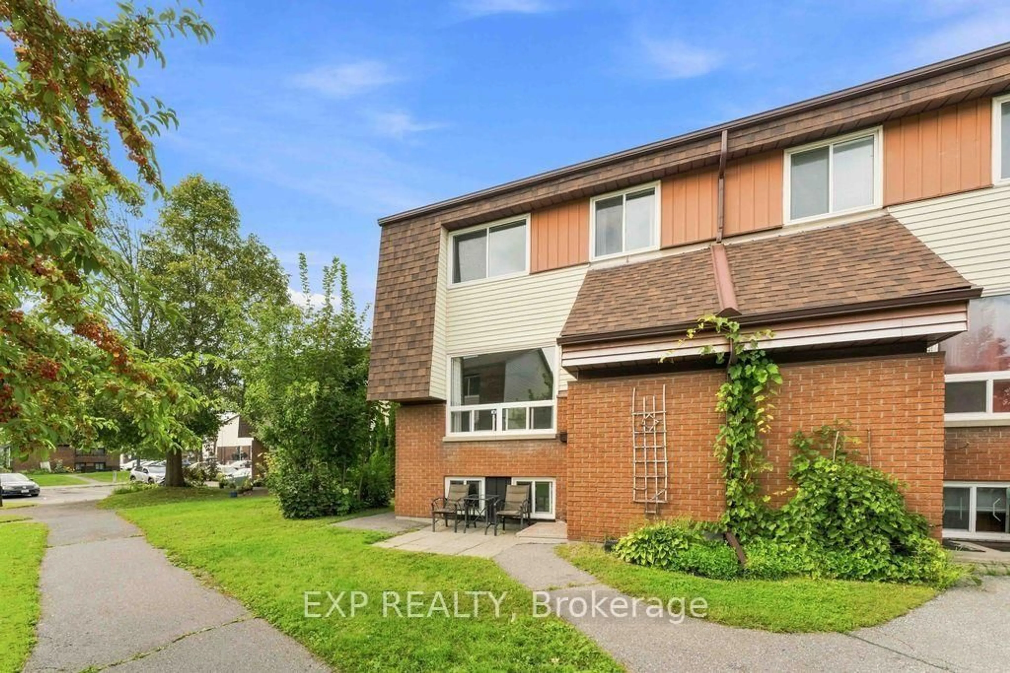 A pic from outside/outdoor area/front of a property/back of a property/a pic from drone, street for 30A WOODVALE Green #30A, Ottawa Ontario K2G 4H4