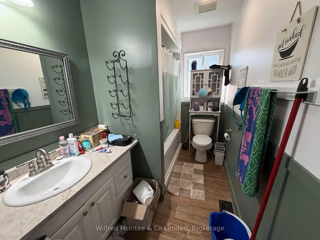 2 Parkview Crt, Brockton 4