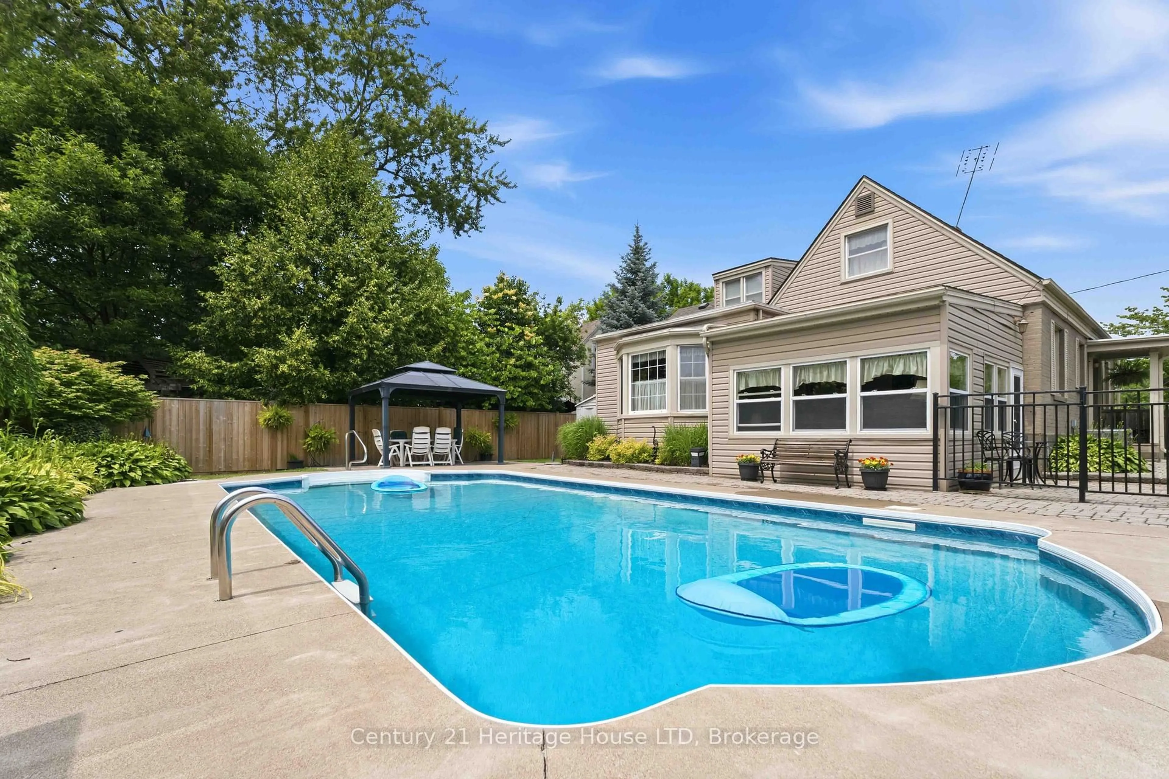 Pool for 25 GLENVIEW Ave, Welland Ontario L3C 4K2