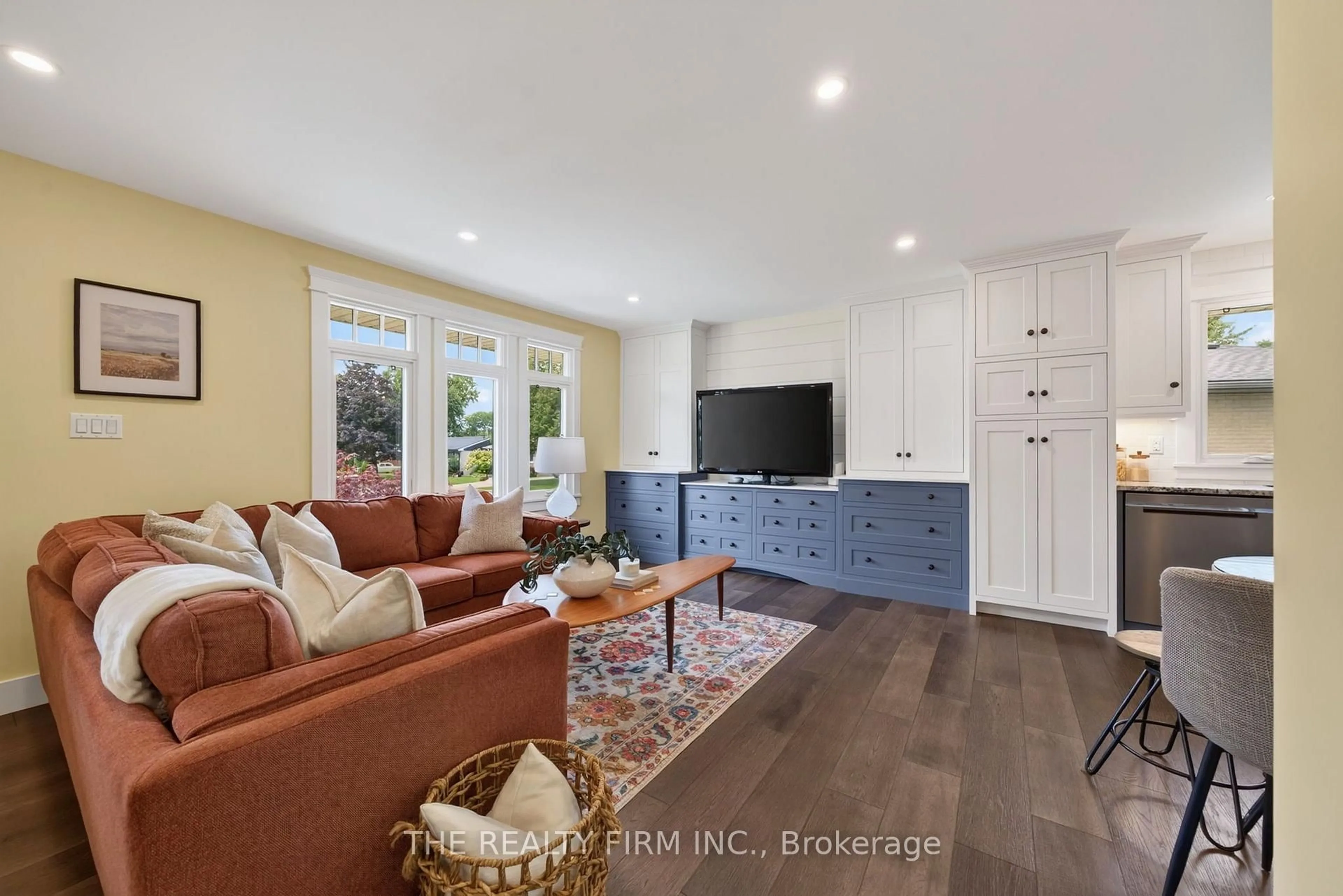 Living room with furniture, unknown for 50 Sparta St, St. Thomas Ontario N5R 5G9