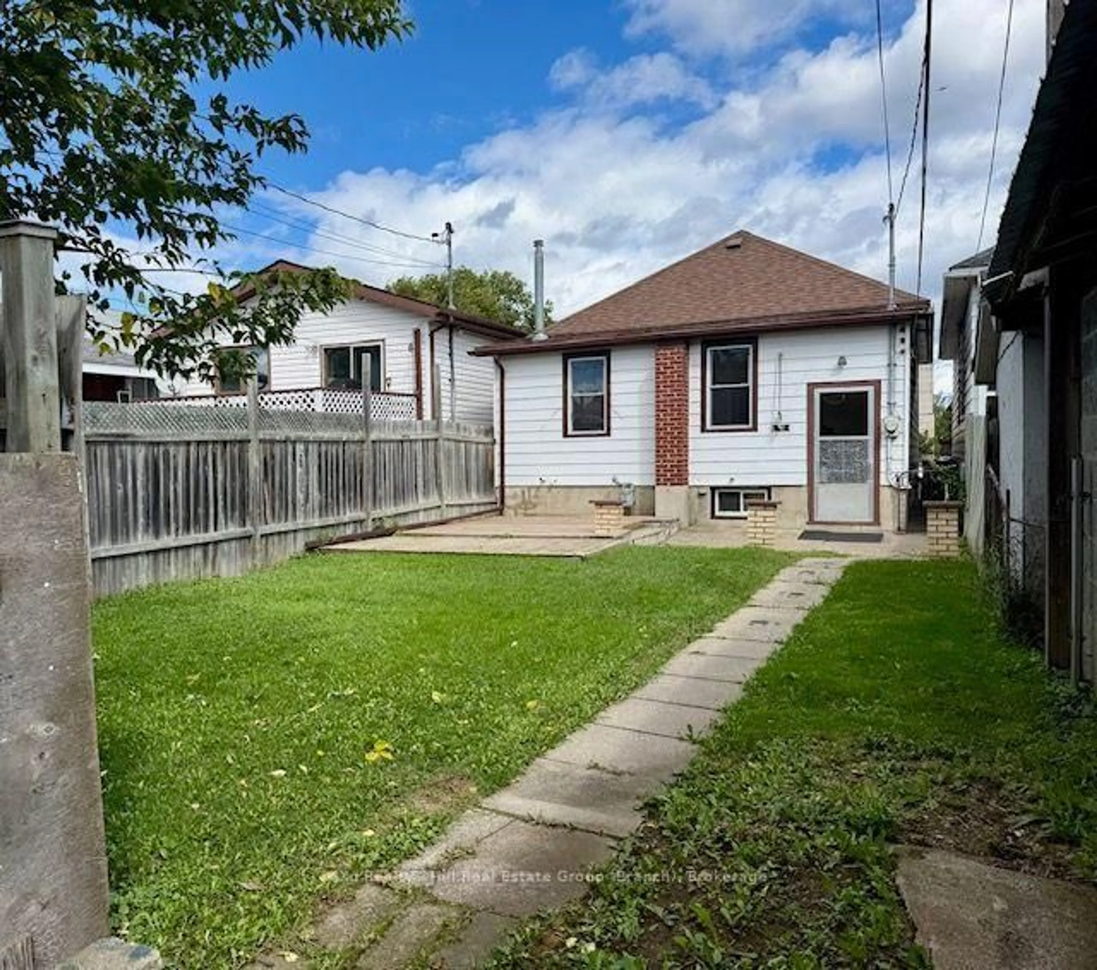 A pic from outside/outdoor area/front of a property/back of a property/a pic from drone, street for 617 McTavish St, Thunder Bay Ontario P7C 3C5