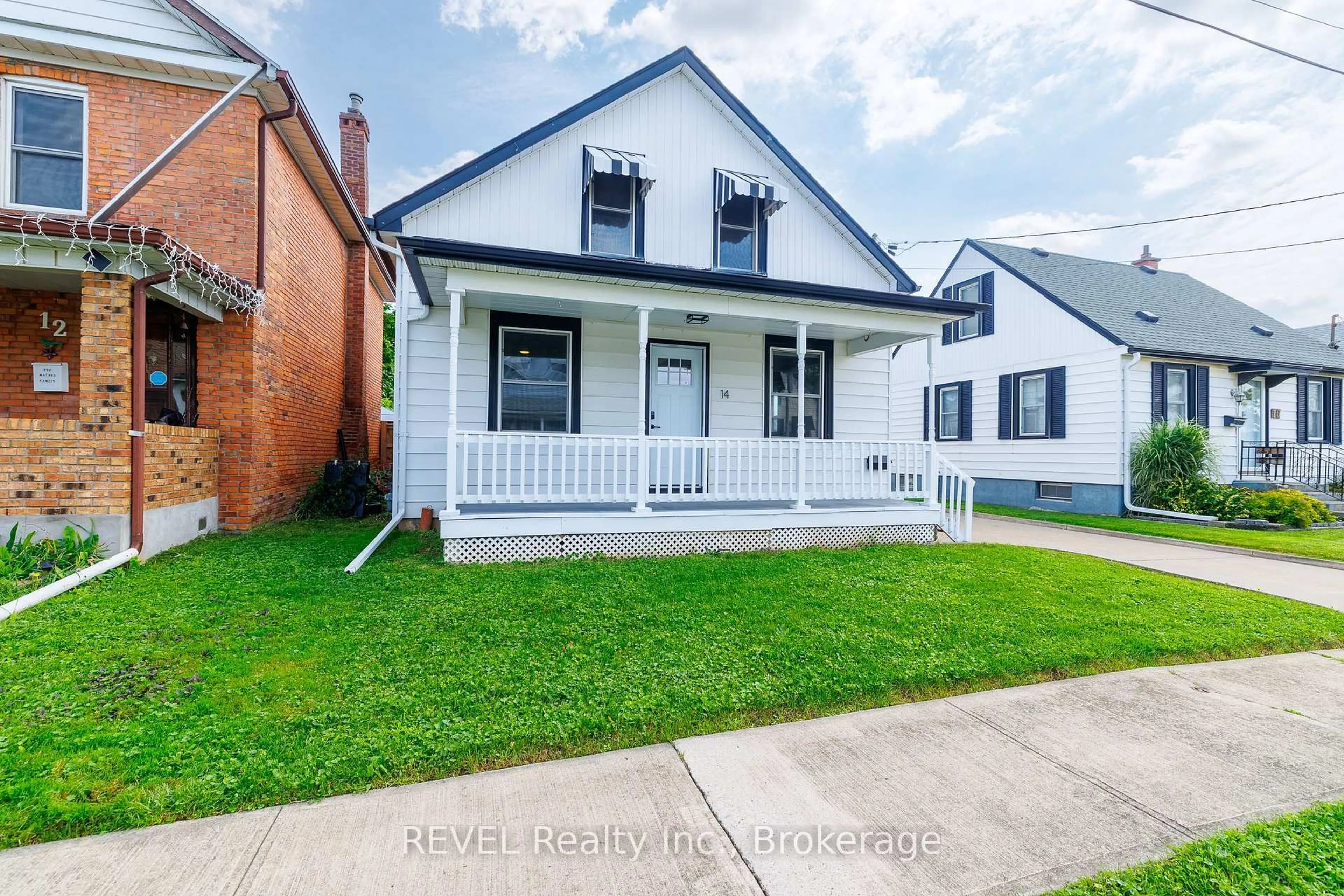 Home with brick exterior material, street for 14 Battle St, Thorold Ontario L2V 3W2