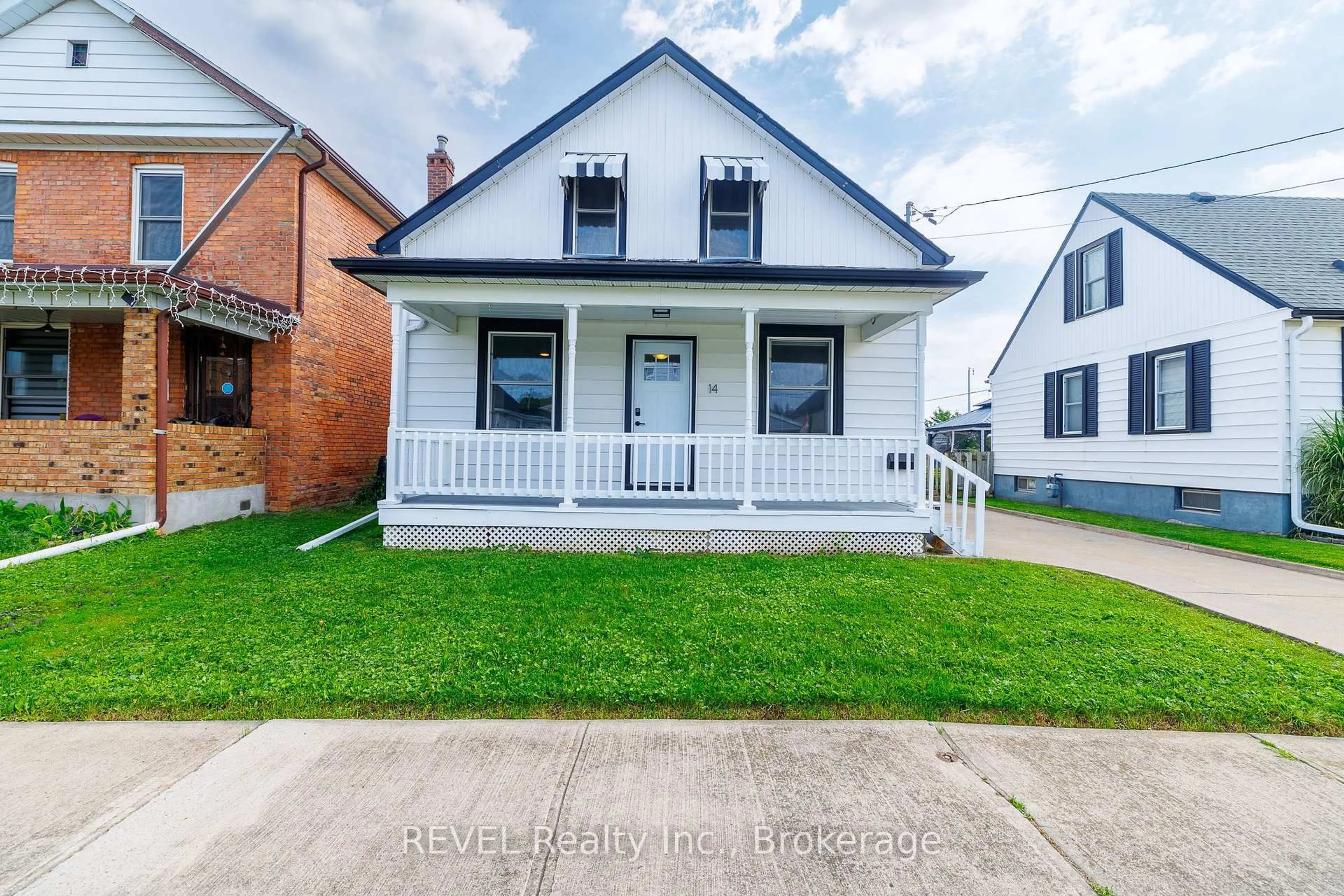 Home with brick exterior material, street for 14 Battle St, Thorold Ontario L2V 3W2