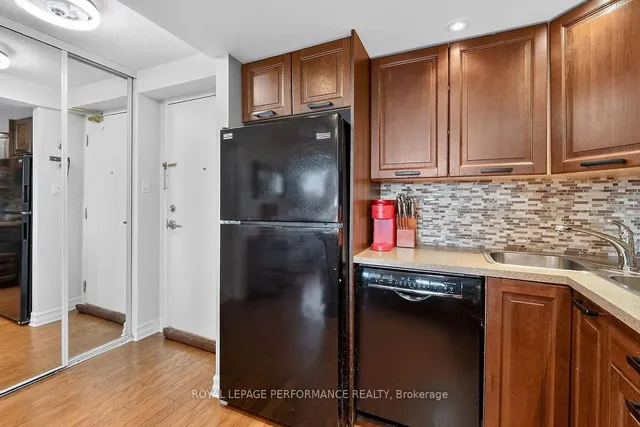 1440 Heron Rd #403, Ottawa 4