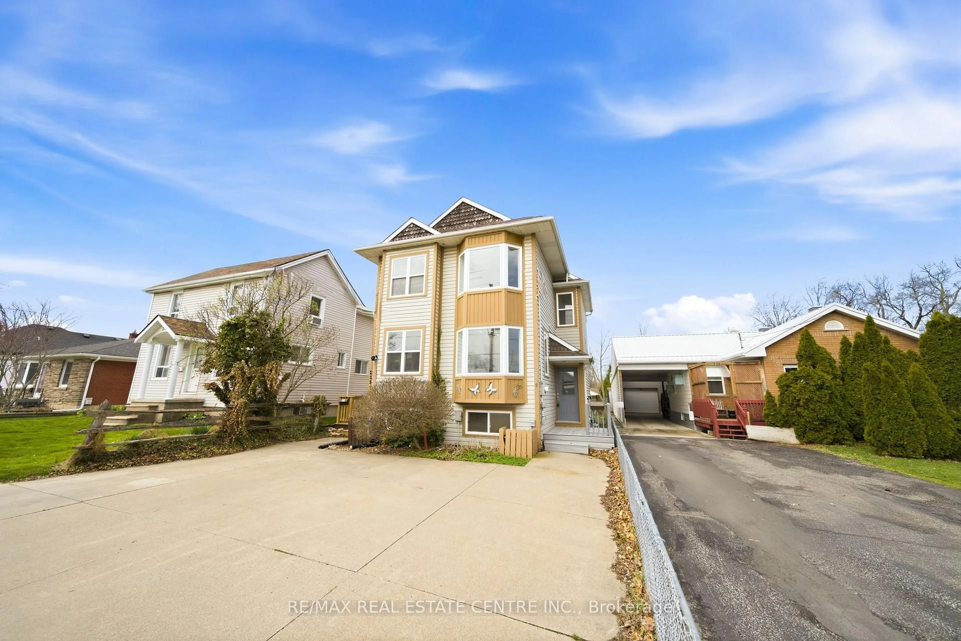 Unknown for 233B Vine St, St. Catharines Ontario L2M 4S9