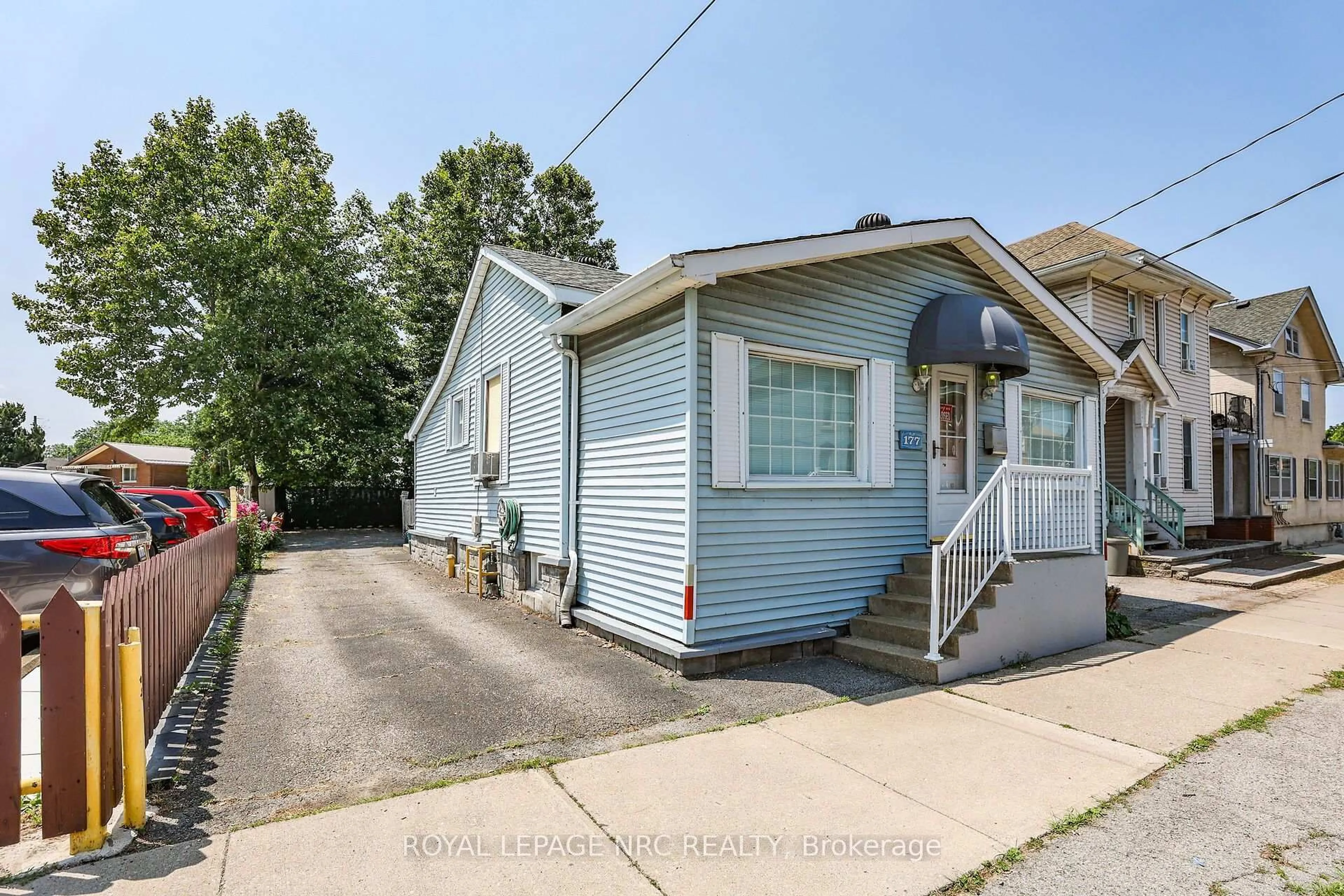 Home with vinyl exterior material, street for 177 James St, St. Catharines Ontario L2R 5C4