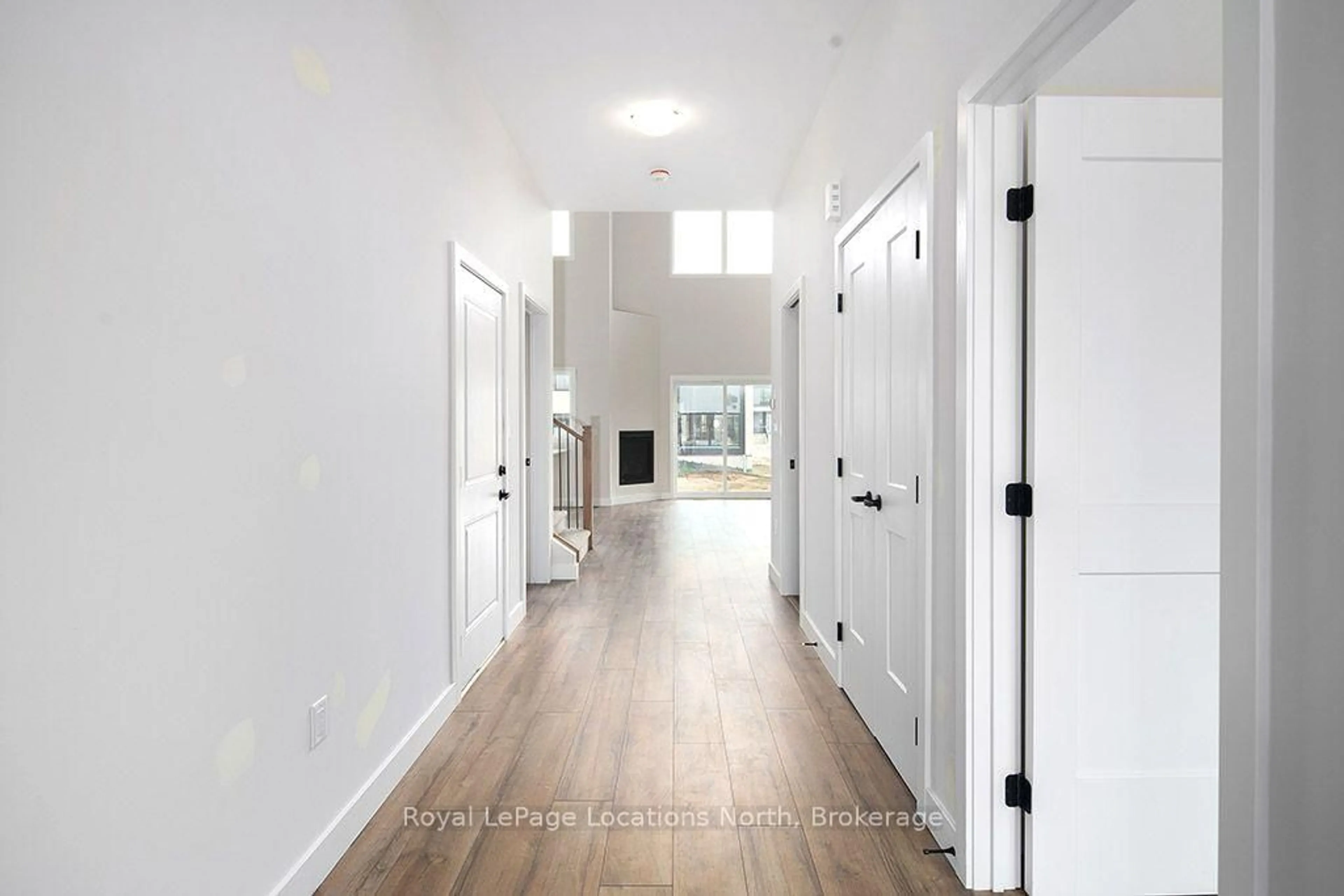 Indoor entryway for 127 Yvonne Cres, Blue Mountains Ontario L9Y 5T9