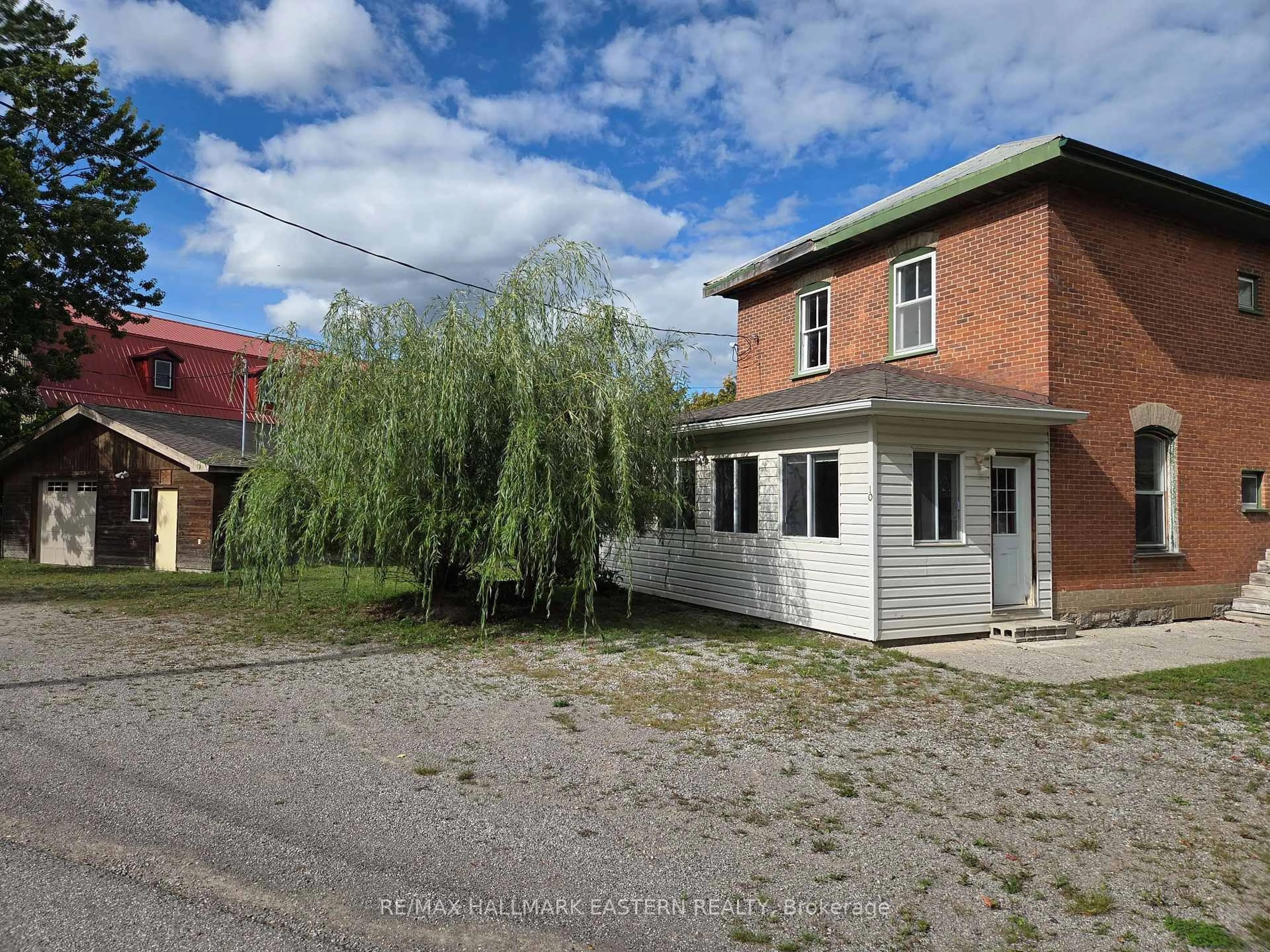 A pic from outside/outdoor area/front of a property/back of a property/a pic from drone, street for 10 Hill St, Selwyn Ontario K0L 2H0