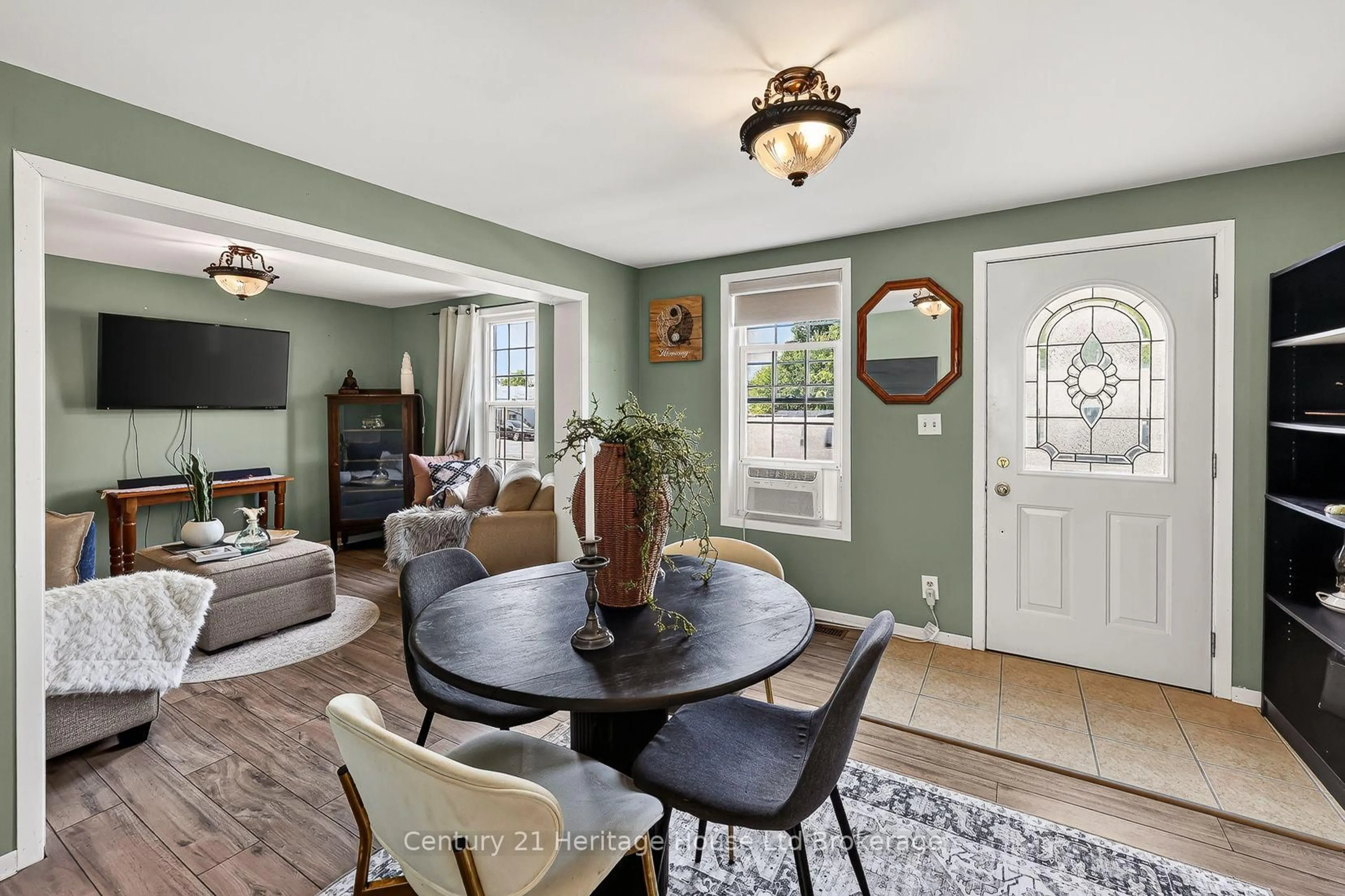 Living room with furniture, unknown for 138 Main St, Woodstock Ontario N4S 1S9