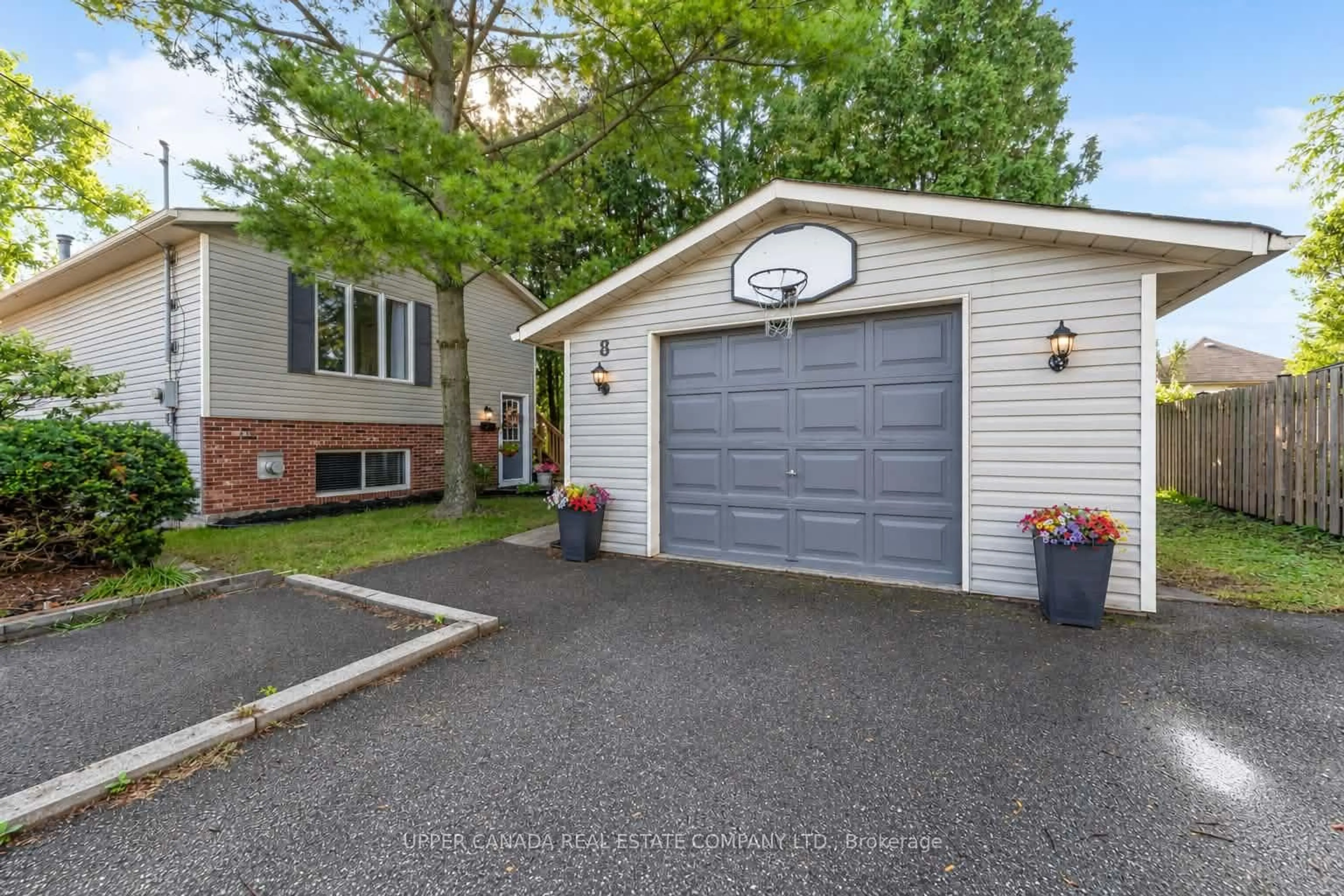 Unknown for 8 Rose St, St. Catharines Ontario L2S 2W7