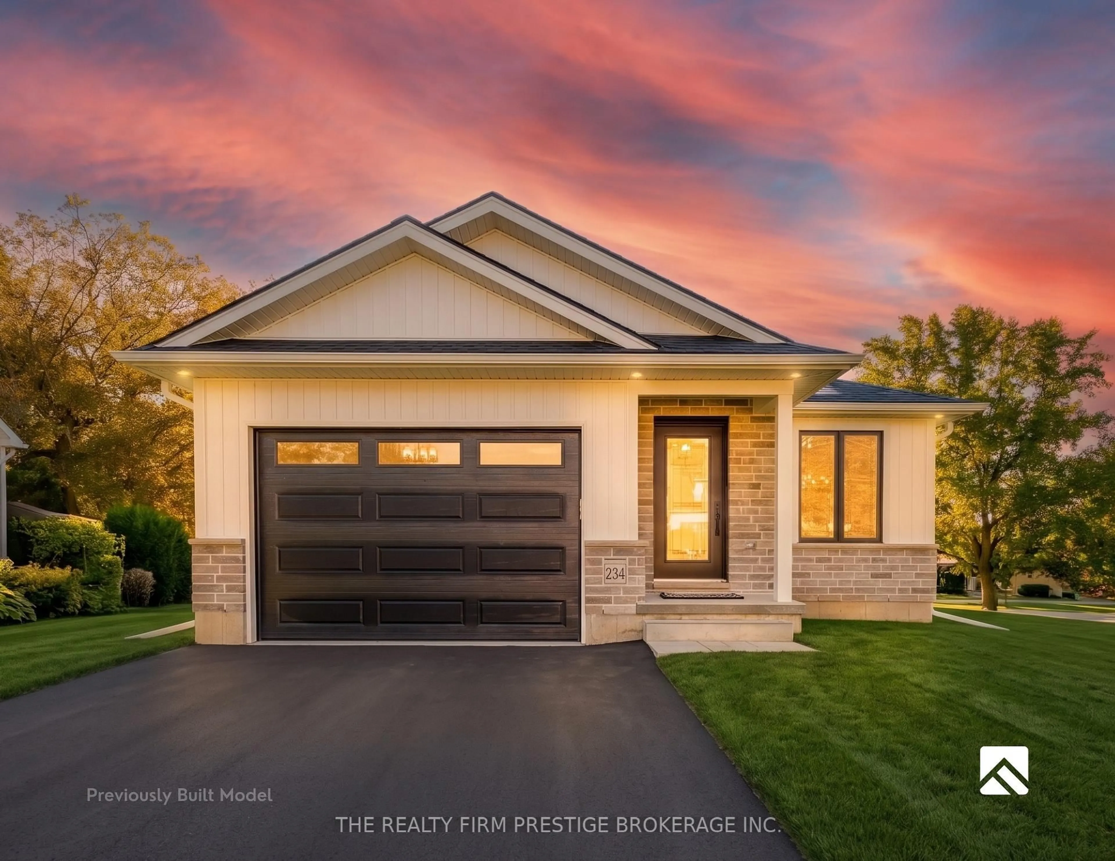 Home with vinyl exterior material, street for 32 Broadway Ave, Chatham-Kent Ontario N0P 2C0