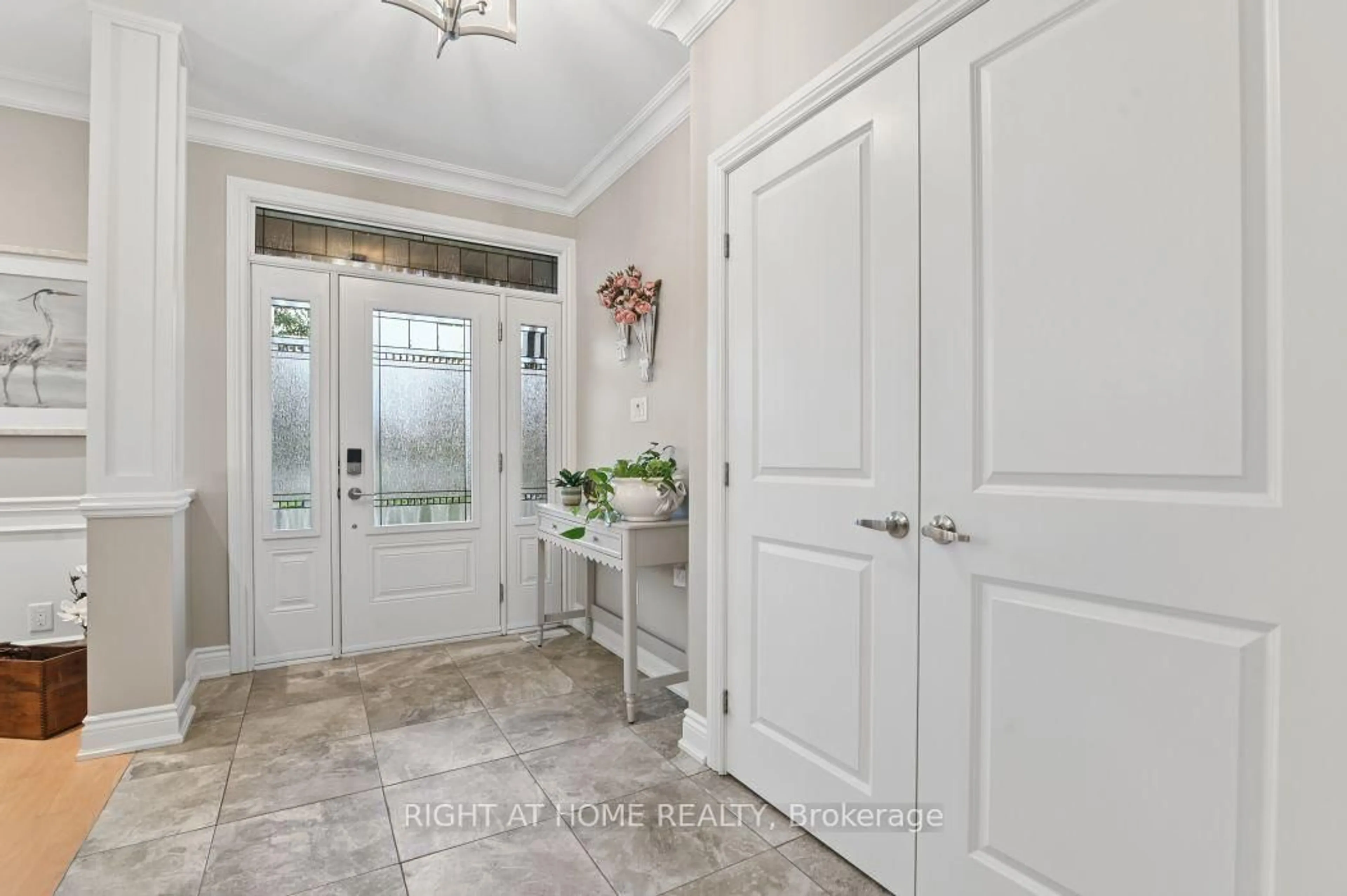 Indoor entryway for 53 Bald Eagle Cres, Richmond Ontario K0A 2Z0