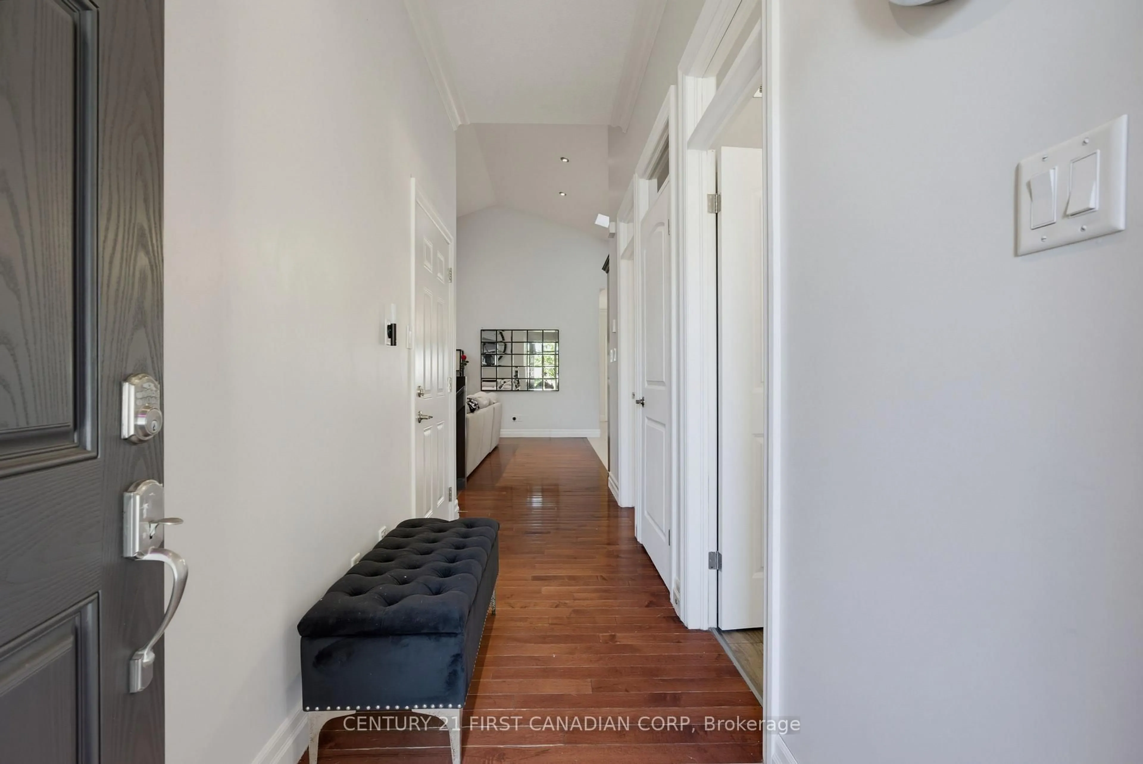 Indoor entryway for 777 Apricot Dr #34, London South Ontario N6K 5B3