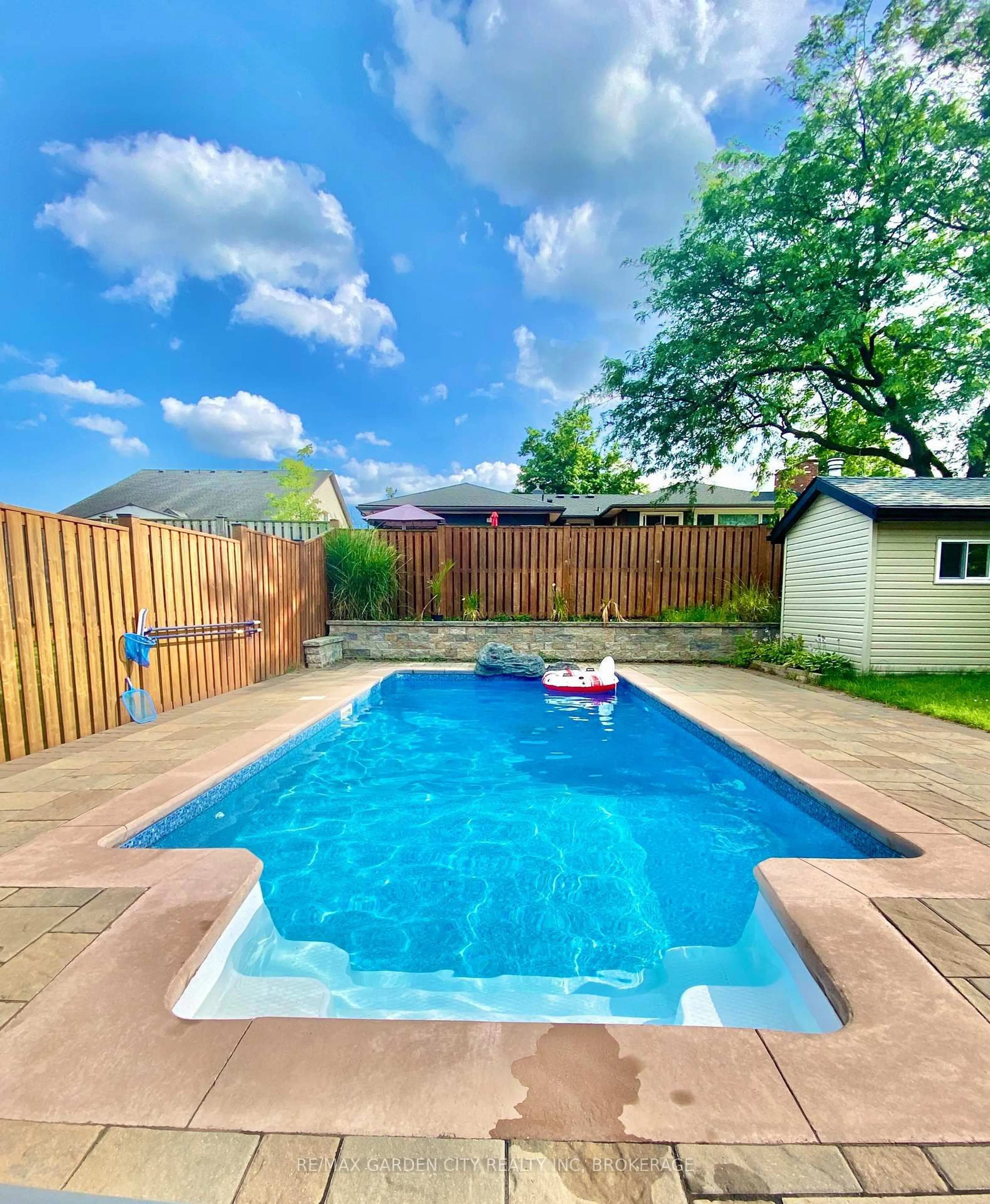 Pool for 4022 Bush Cres, Lincoln Ontario L3J 0H2