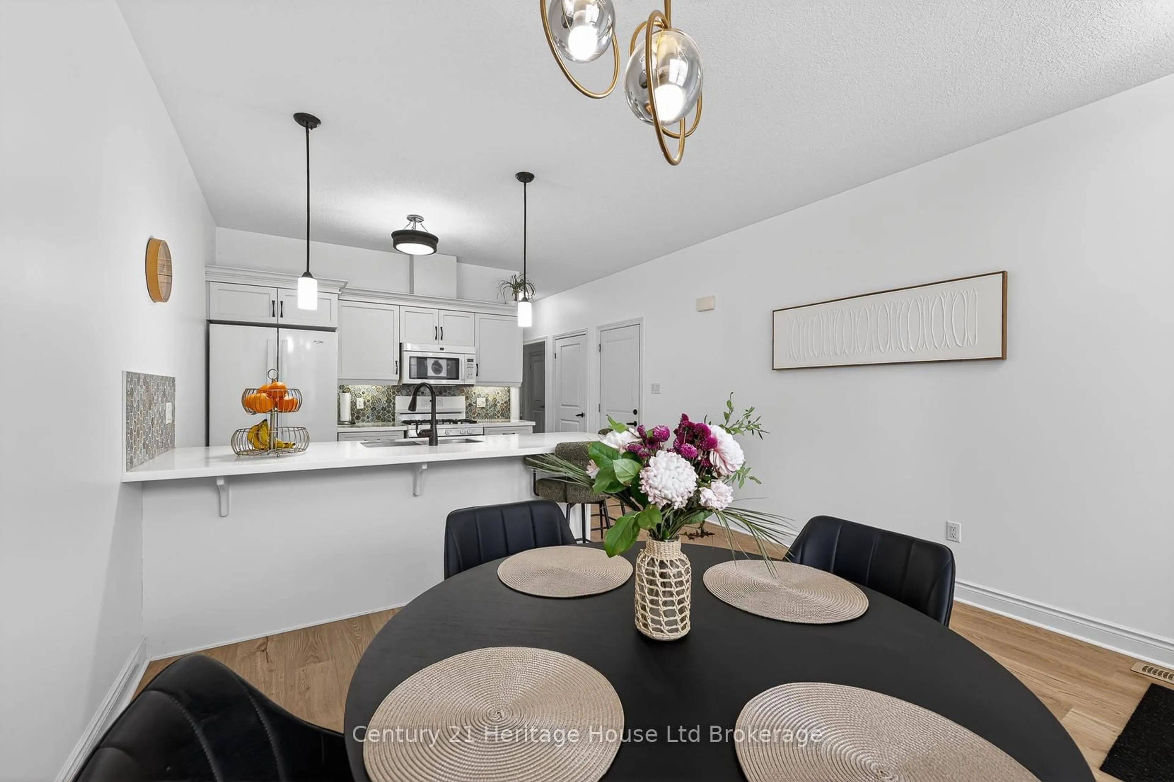 Open concept kitchen, unknown for 111 King St #9, Ingersoll Ontario N5C 1G8