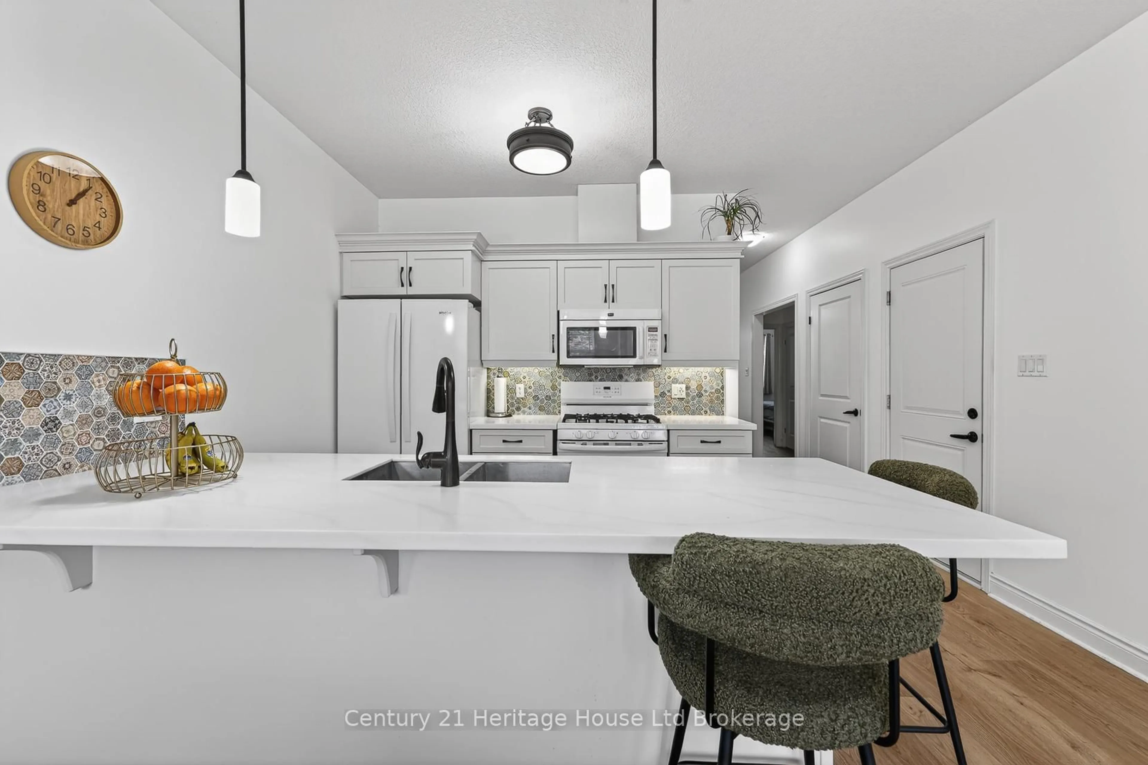 Open concept kitchen, ceramic/tile floor for 111 King St #9, Ingersoll Ontario N5C 1G8