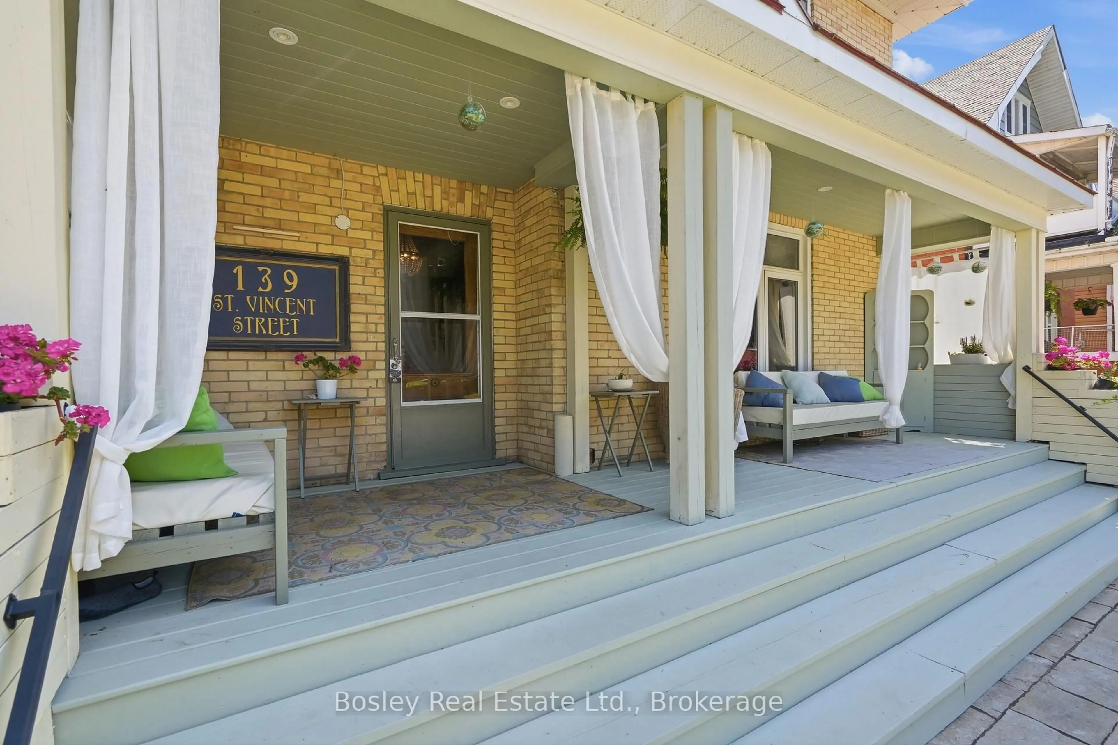 Patio, street for 139 St Vincent St, Meaford Ontario N4L 1C1