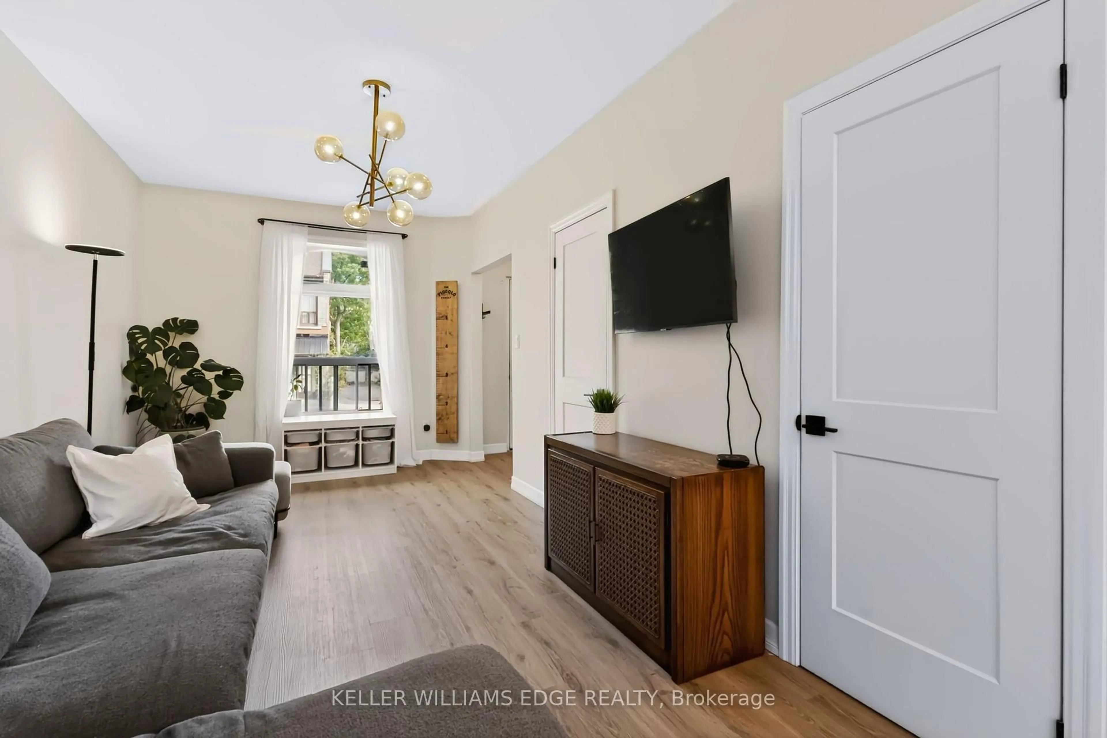 Living room with furniture, wood/laminate floor for 34 Baillie St, Hamilton Ontario L8N 2K5