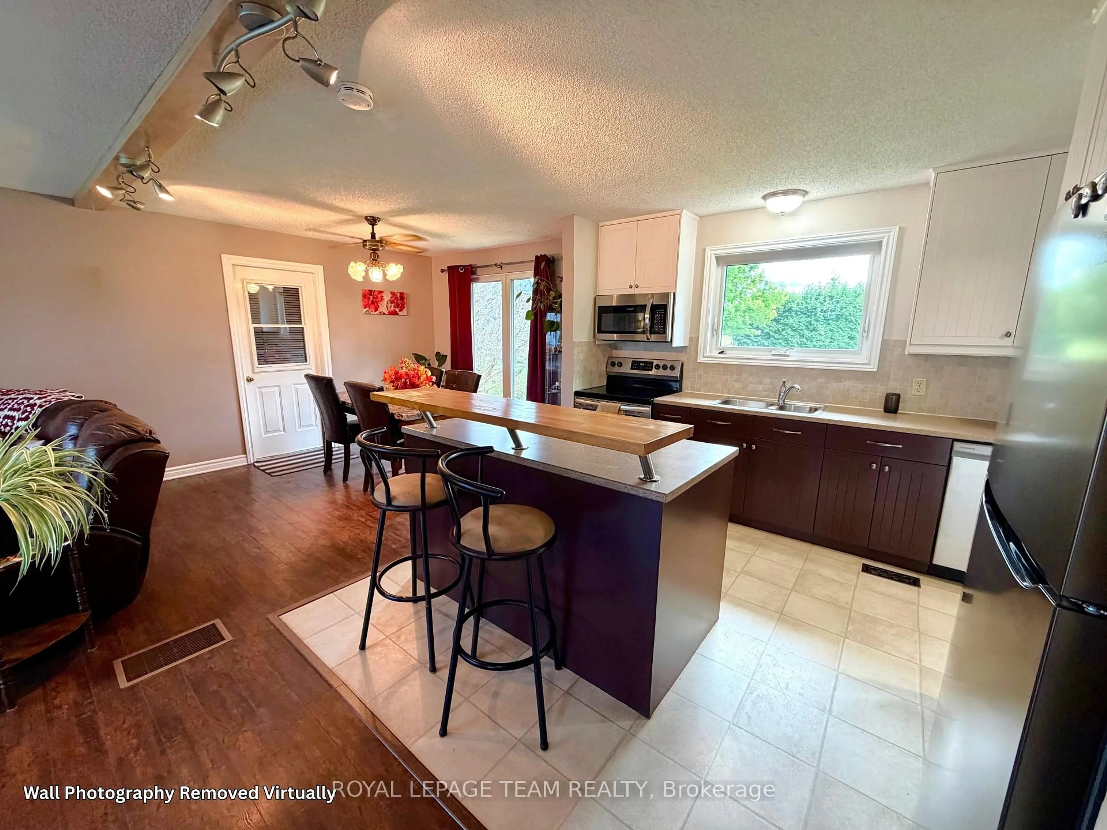 Open concept kitchen, ceramic/tile floor for 670 Van Buren St, North Grenville Ontario K0G 1J0