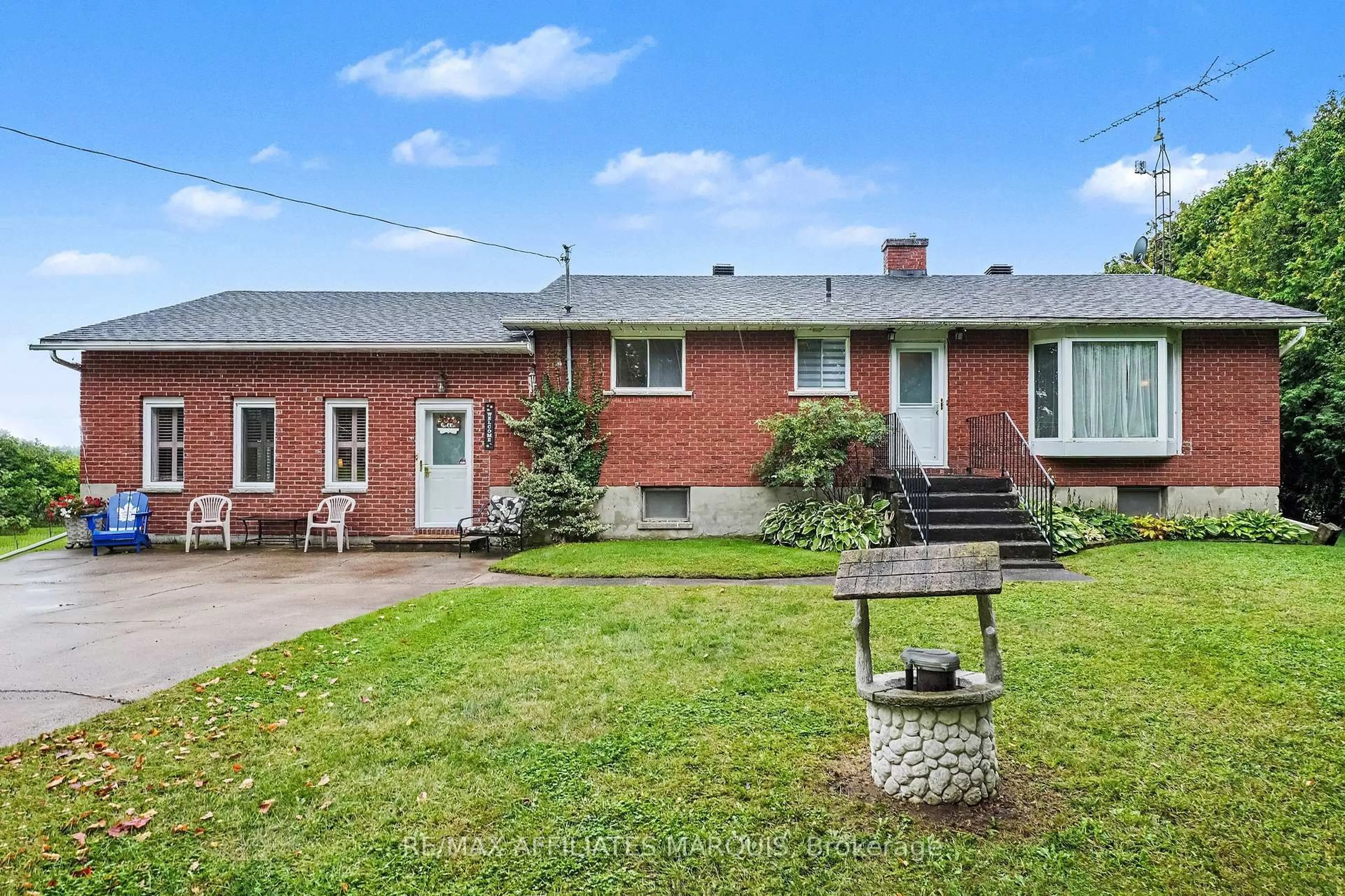 Home with brick exterior material, street for 733 ROSEDALE Rd, Smiths Falls Ontario K7A 5B8