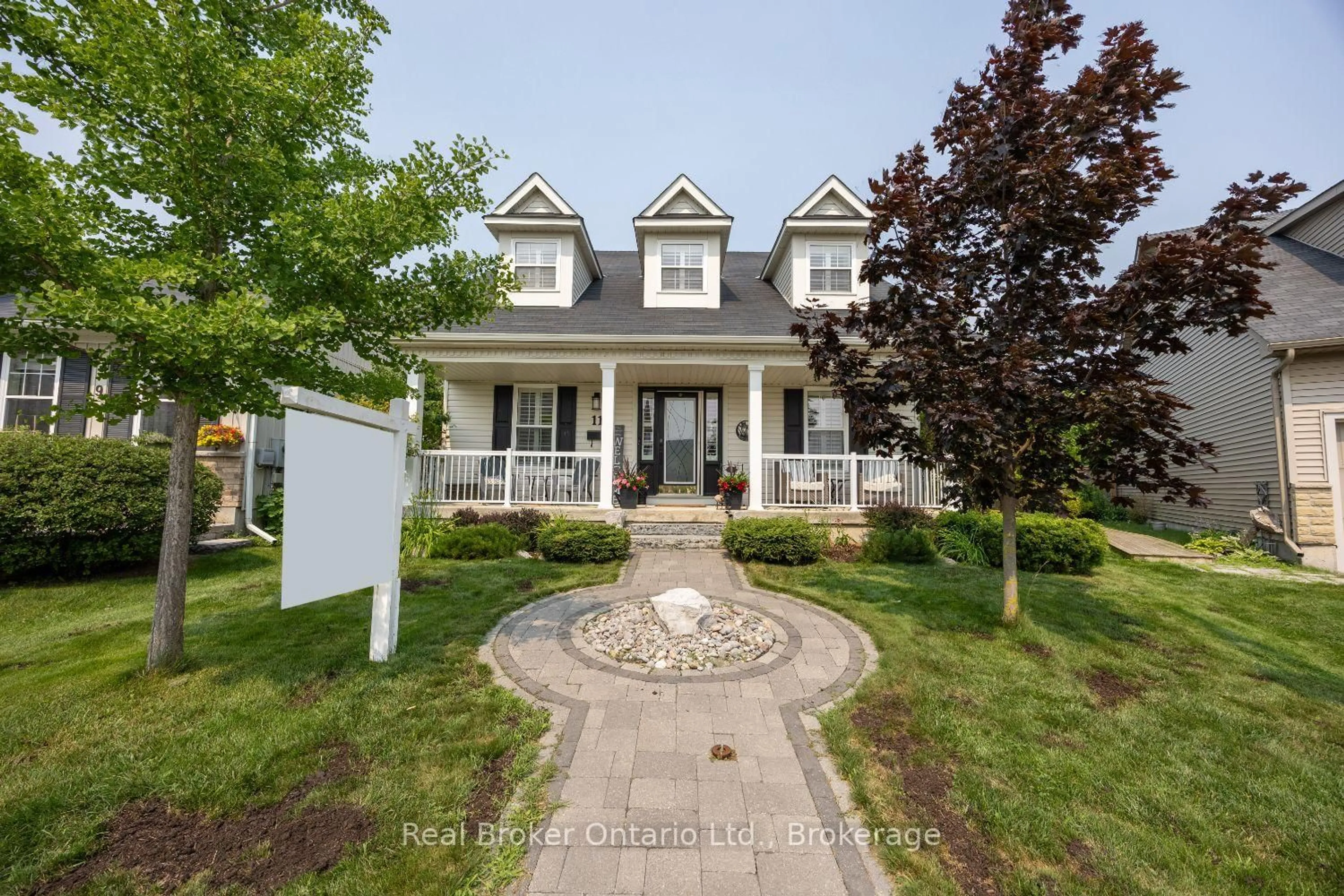 Home with vinyl exterior material, street for 11 Greenaway Circ, Port Hope Ontario L1A 0B9