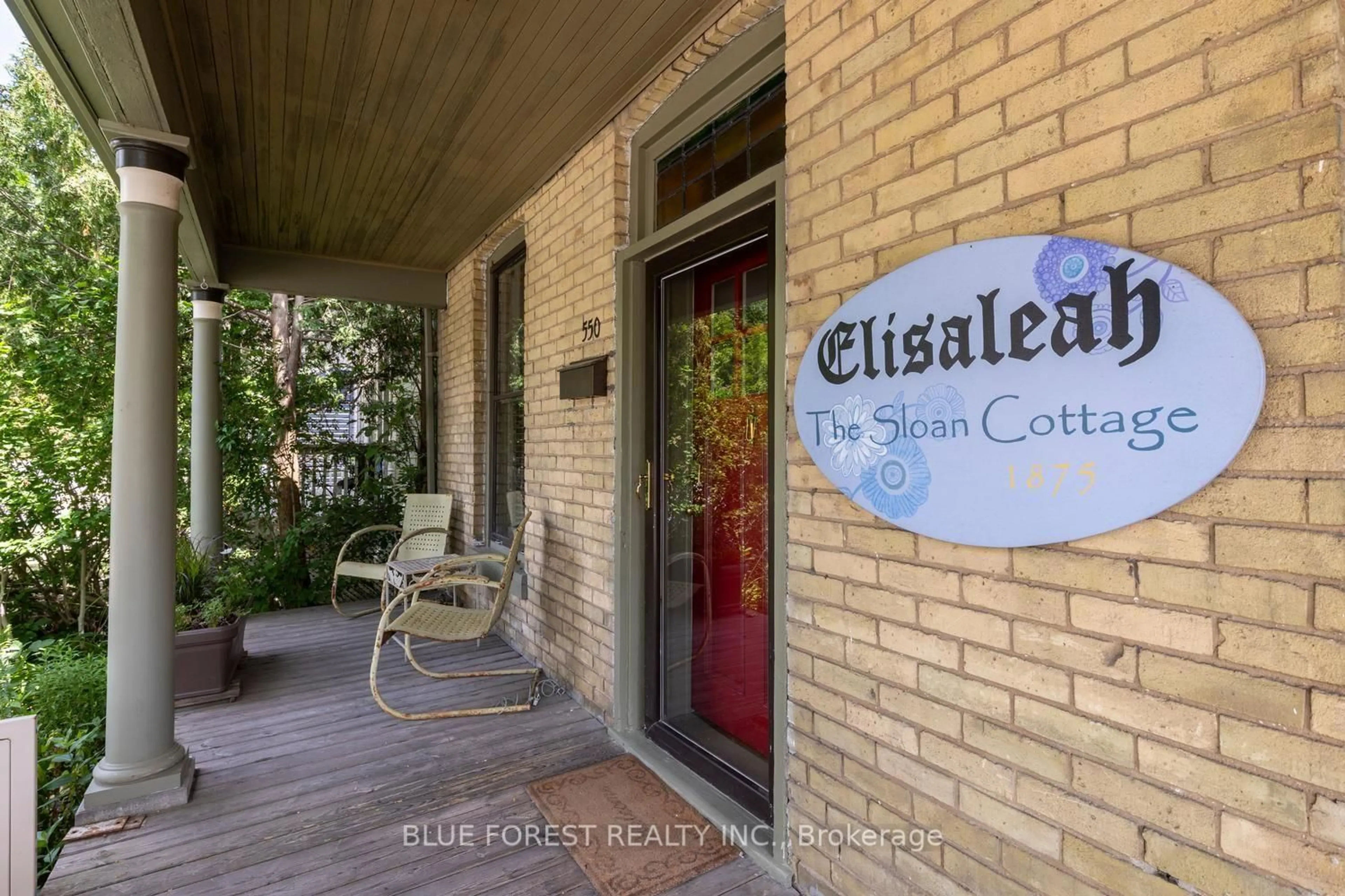 Indoor entryway for 550 Elizabeth St, London East Ontario N5W 3S4