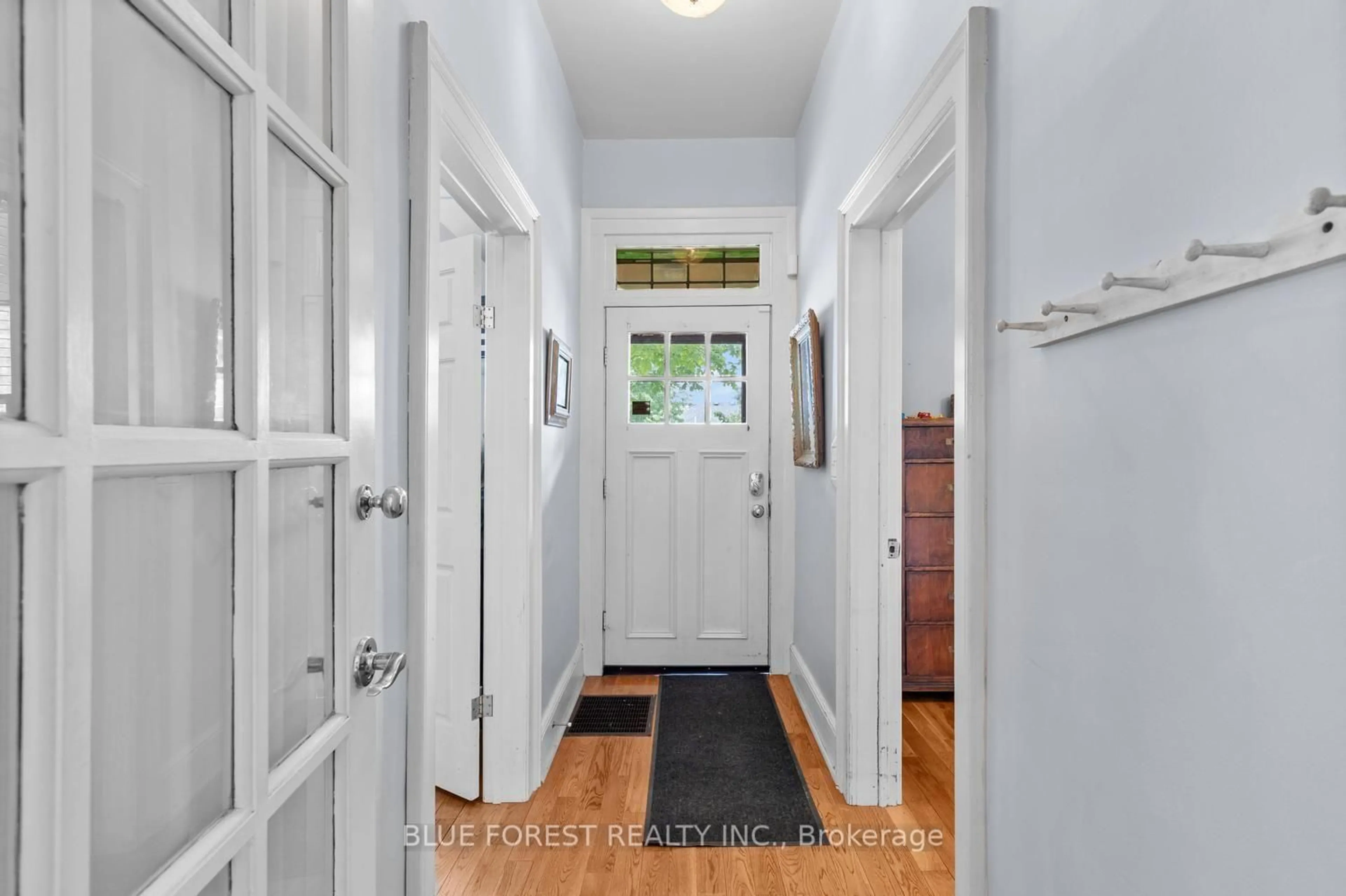 Indoor entryway for 550 Elizabeth St, London East Ontario N5W 3S4