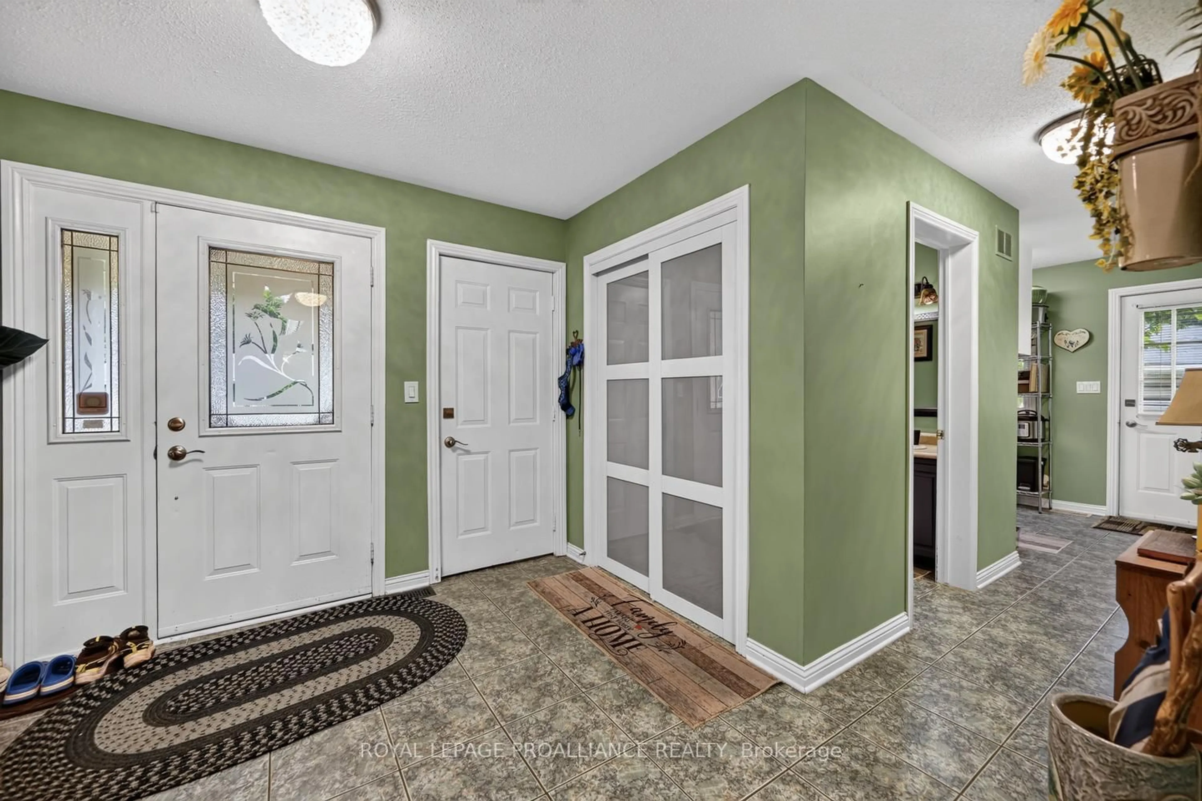 Indoor entryway for 132 Kingston Cres, Prescott Ontario K0E 1T0