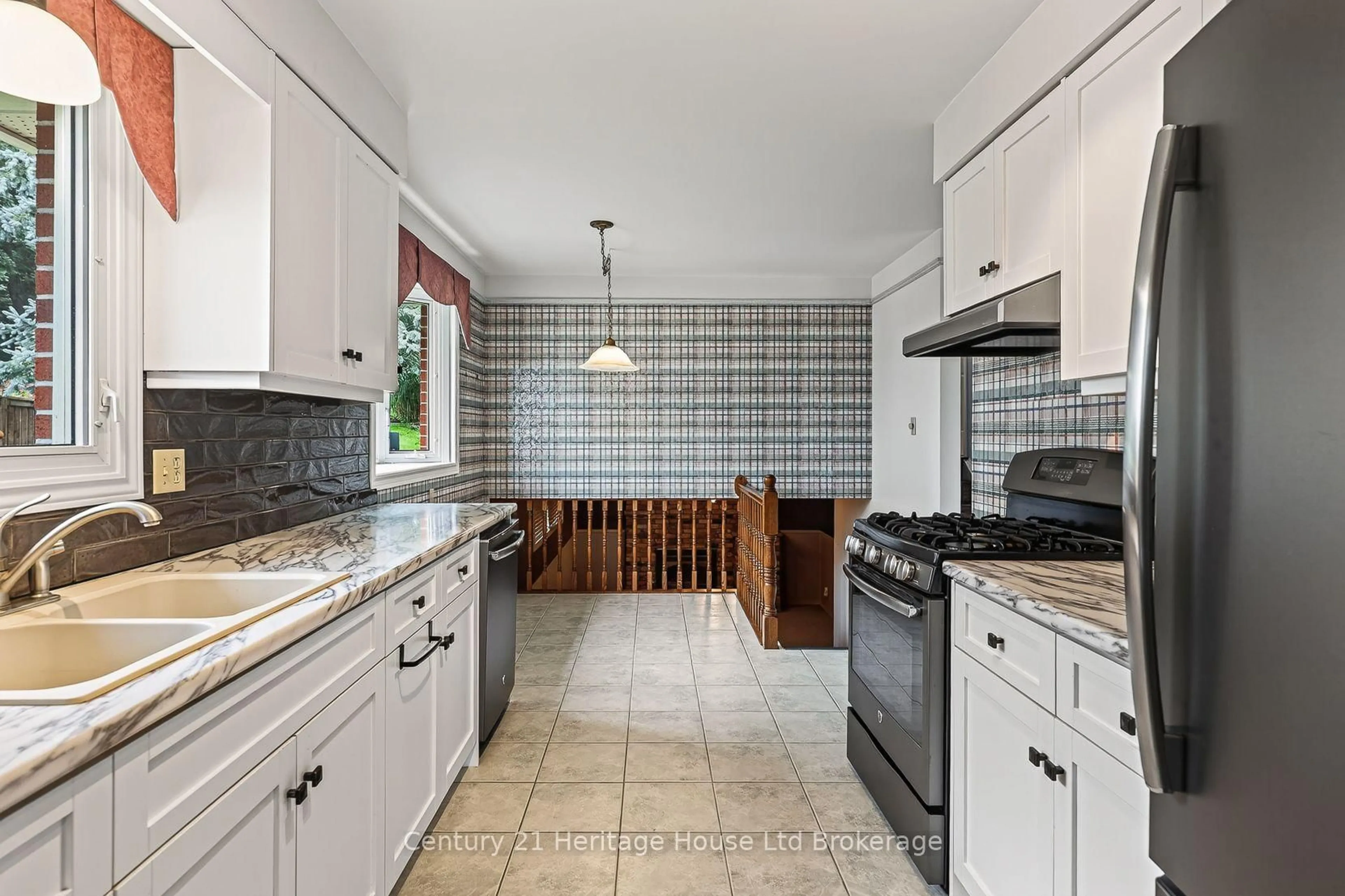 Unknown for 27 Silcox Pl, Woodstock Ontario N4S 8M8