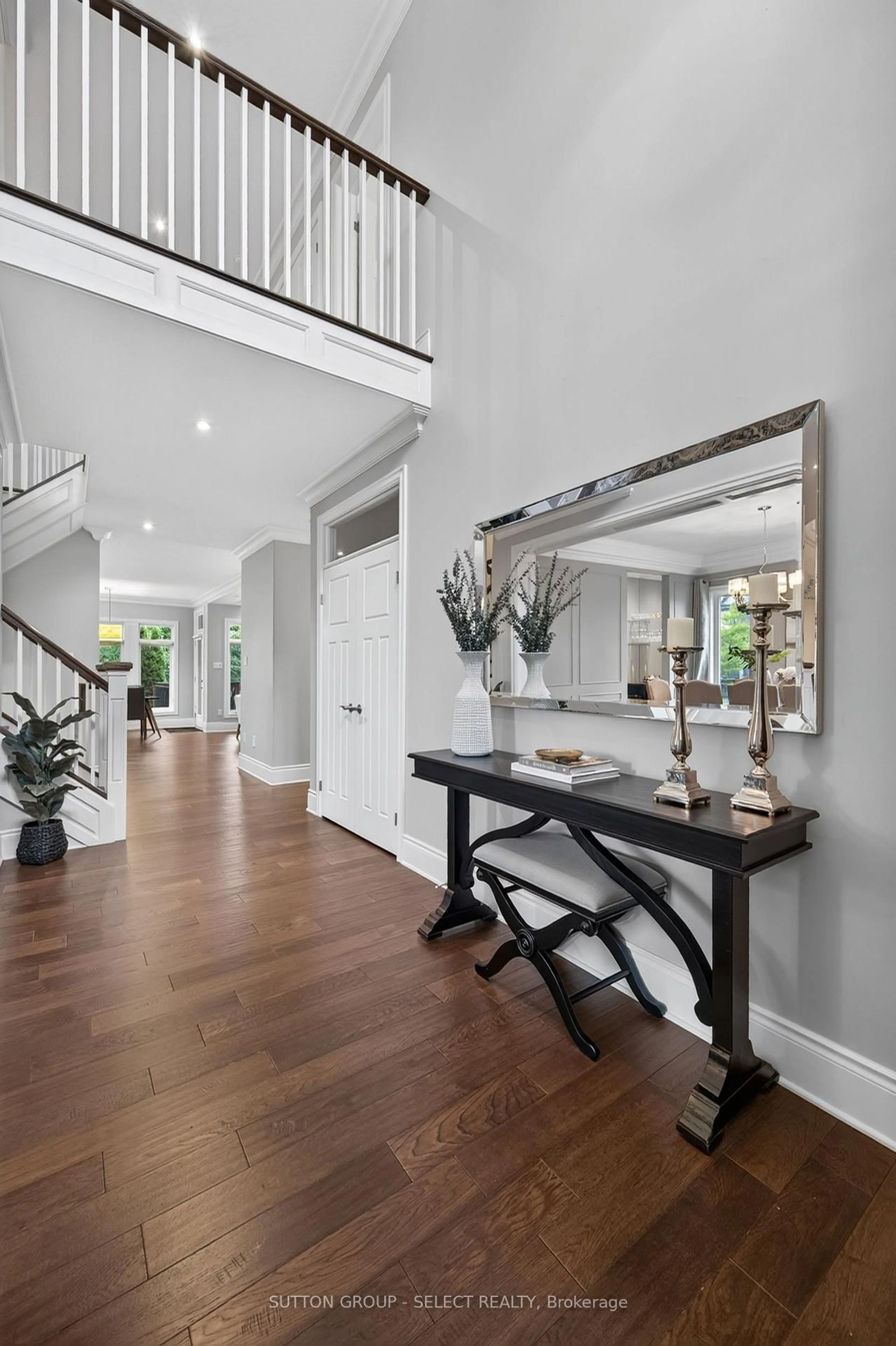 Indoor entryway for 881 Foxcreek Rd, London North Ontario N6G 0H1
