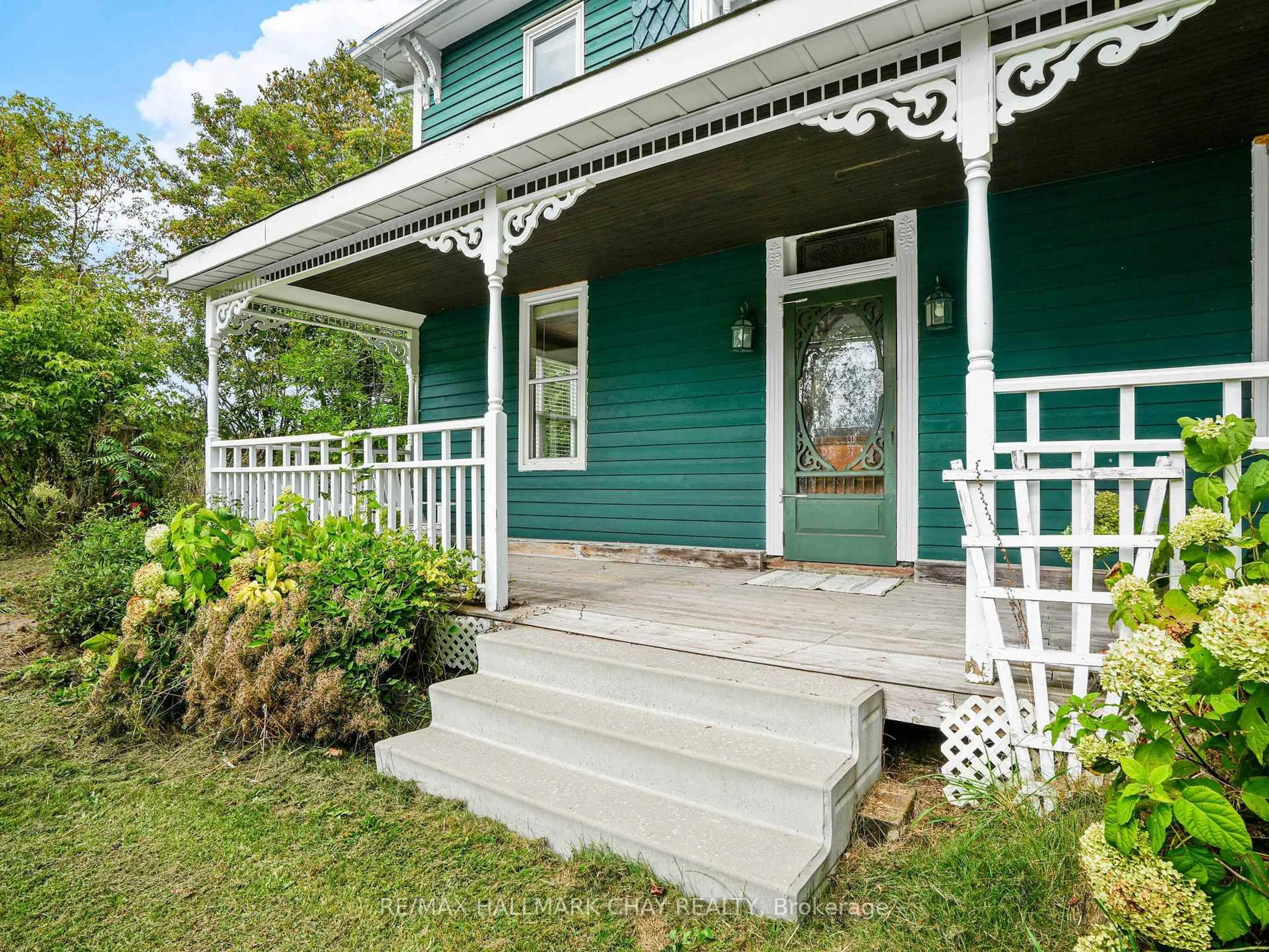 Home with vinyl exterior material, street for 347357 15 Sdrd, Mono Ontario L9W 6S4