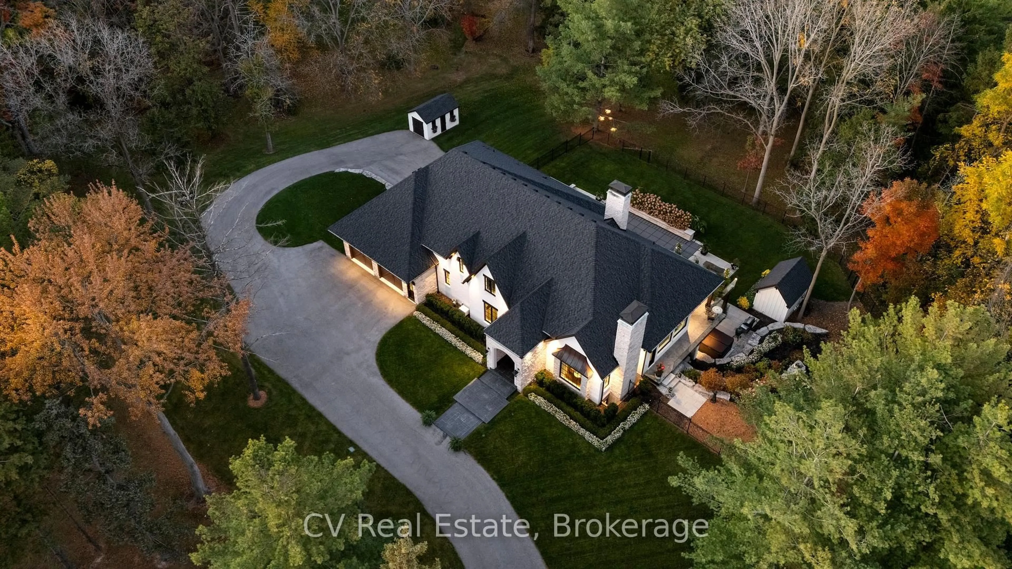 A pic from outside/outdoor area/front of a property/back of a property/a pic from drone, street for 455 William St, Niagara-on-the-Lake Ontario L0S 1J0