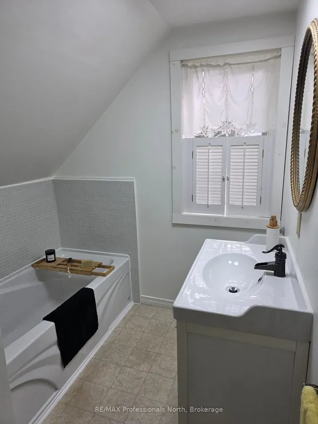 2148 Stisted Rd, McMurrich/Monteith 4