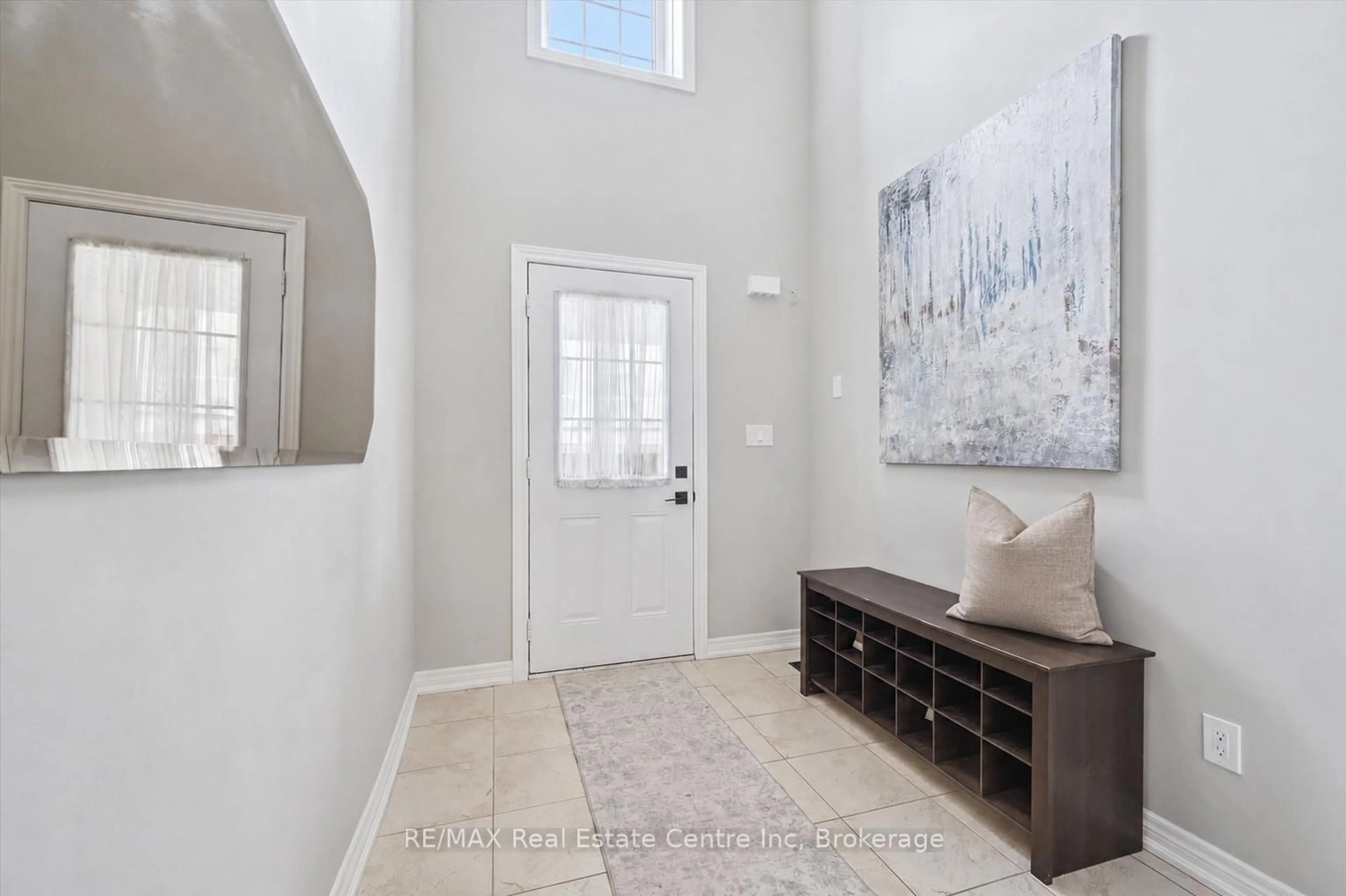 Indoor entryway for 395 Linden Dr #2, Cambridge Ontario N3H 0C8