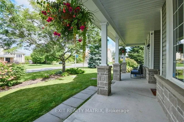 6949 Mary Anne Dr, Ottawa 3