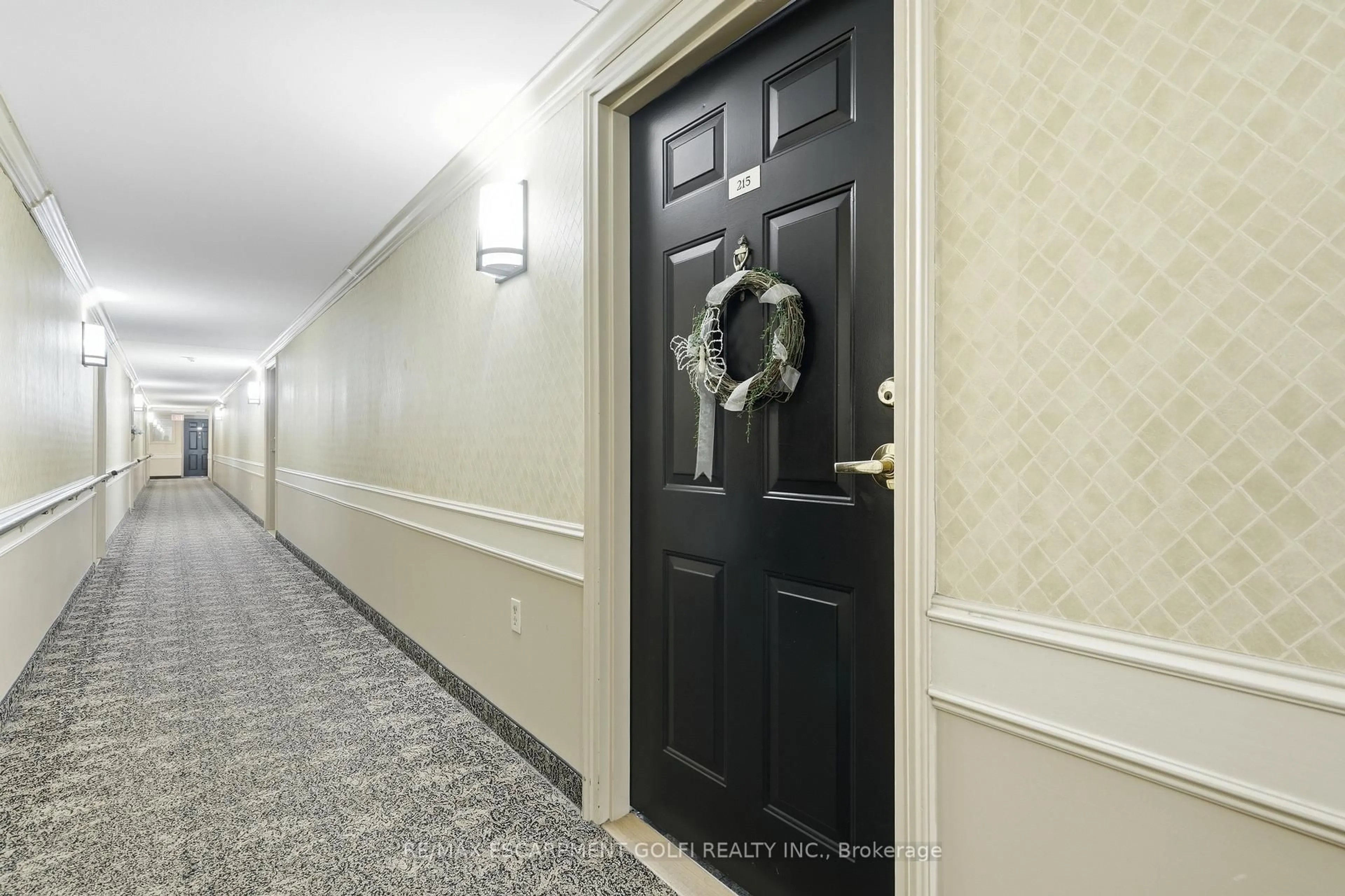 Indoor foyer for 3420 Frederick Ave #215, Lincoln Ontario L0R 2C0