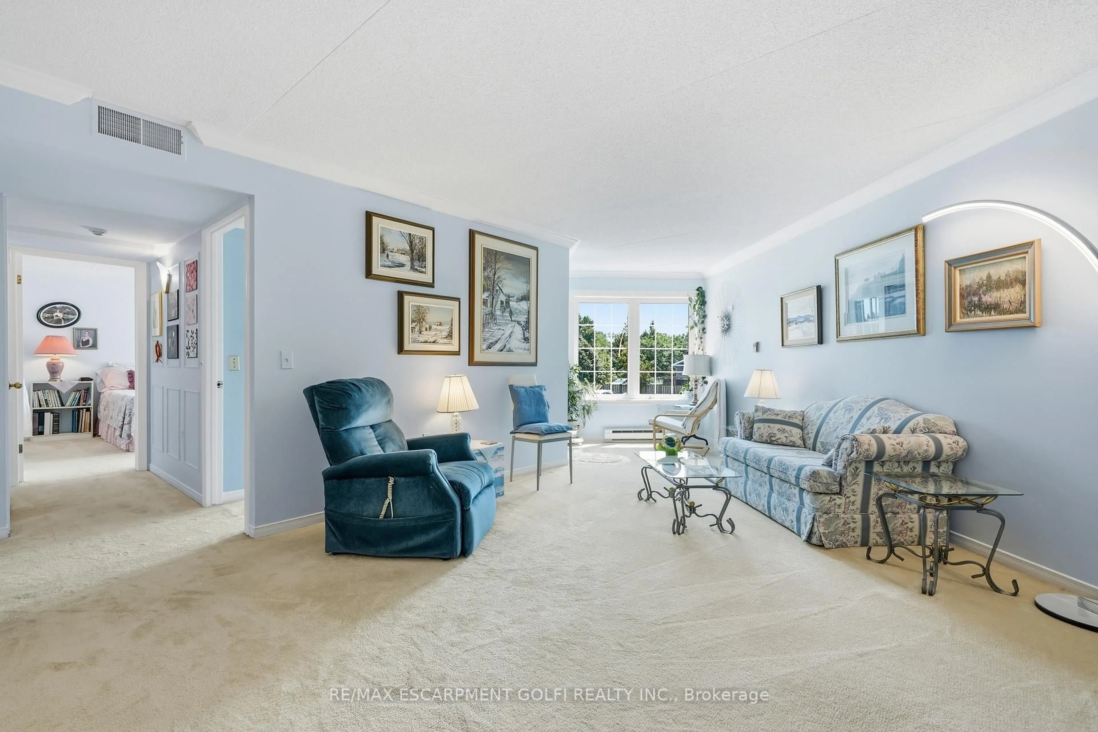 Living room with furniture, unknown for 3420 Frederick Ave #215, Lincoln Ontario L0R 2C0