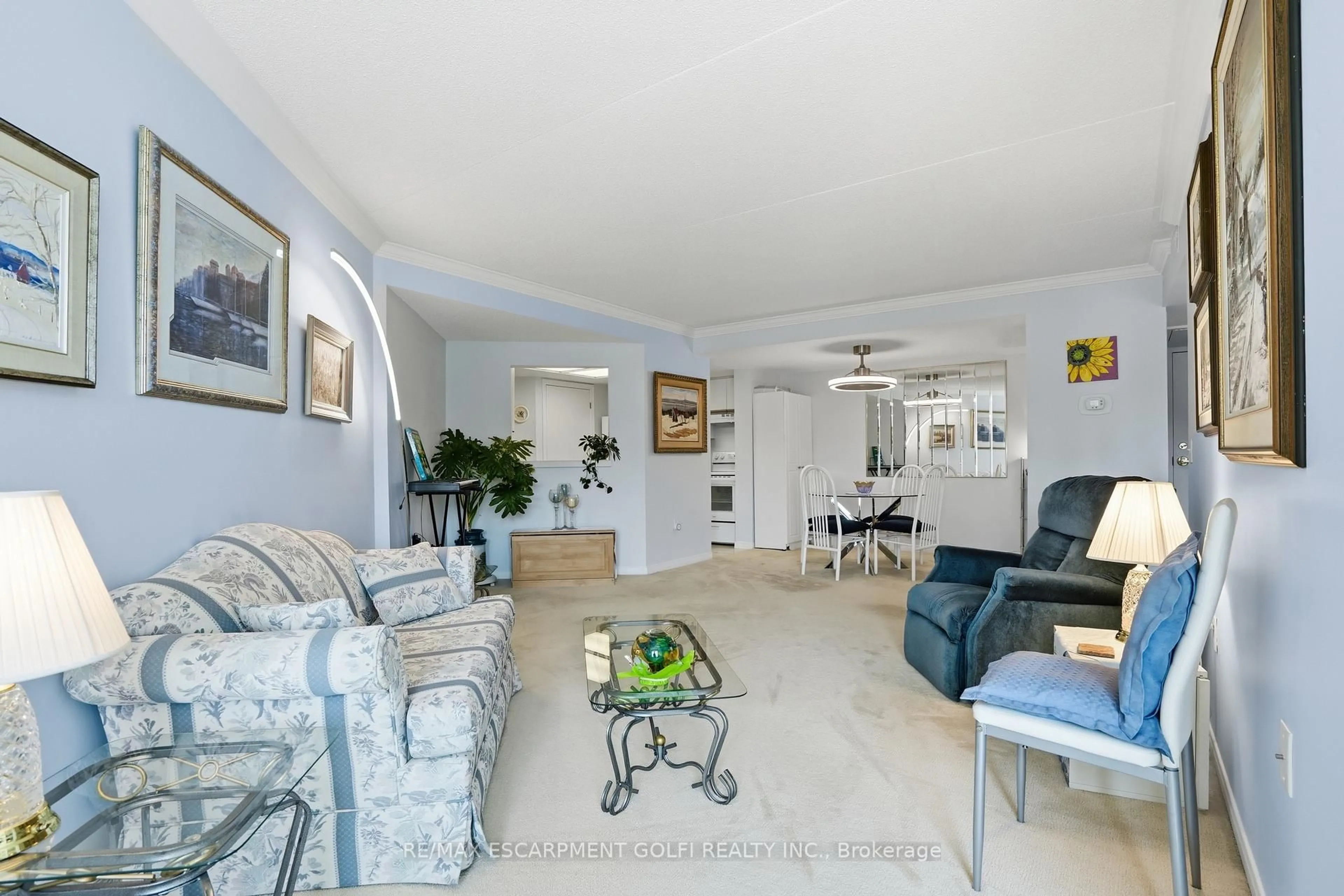 Living room with furniture, ceramic/tile floor for 3420 Frederick Ave #215, Lincoln Ontario L0R 2C0