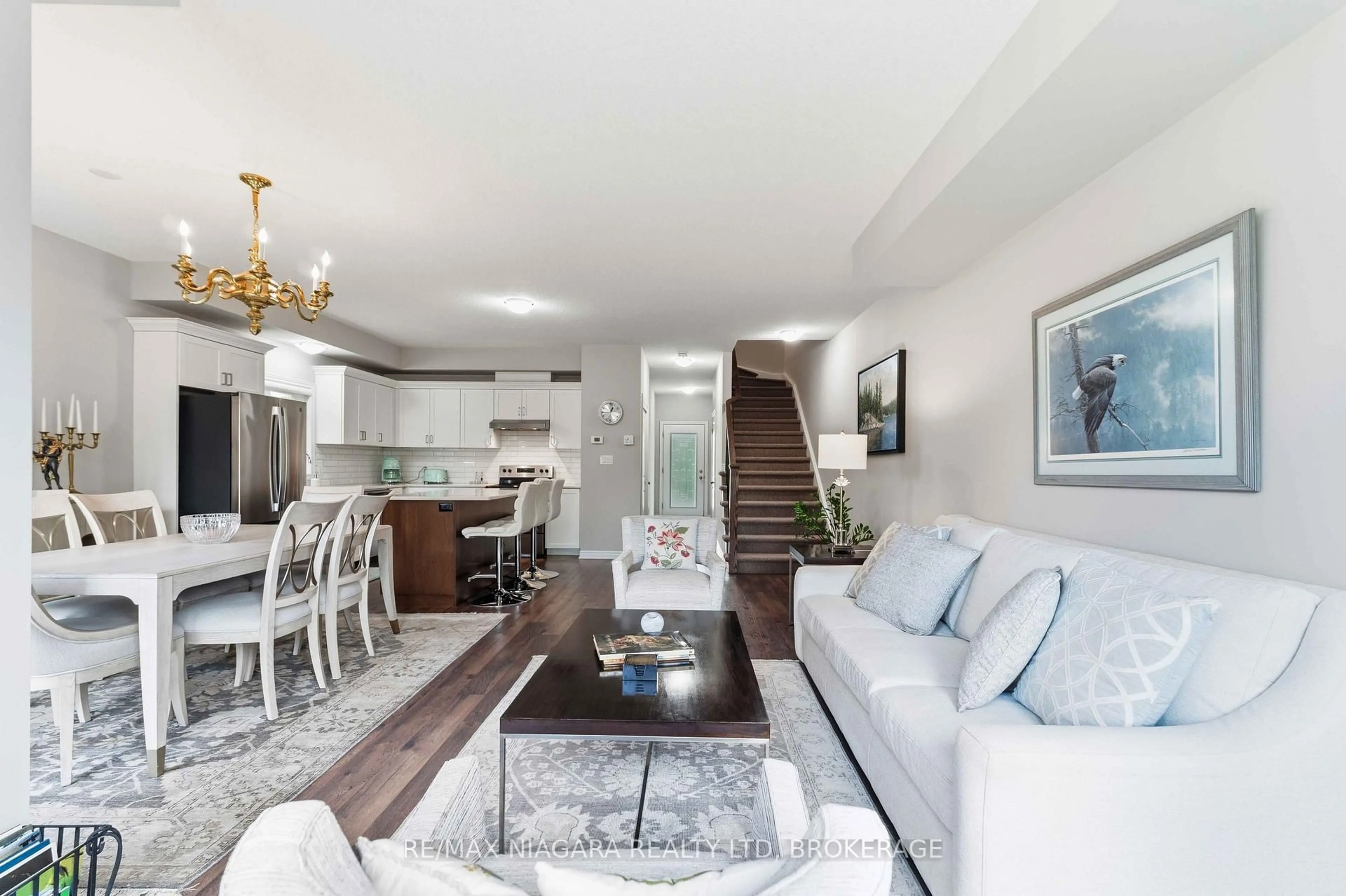 Living room with furniture, unknown for 23B Bloomfield Ave, St. Catharines Ontario L2P 1W8