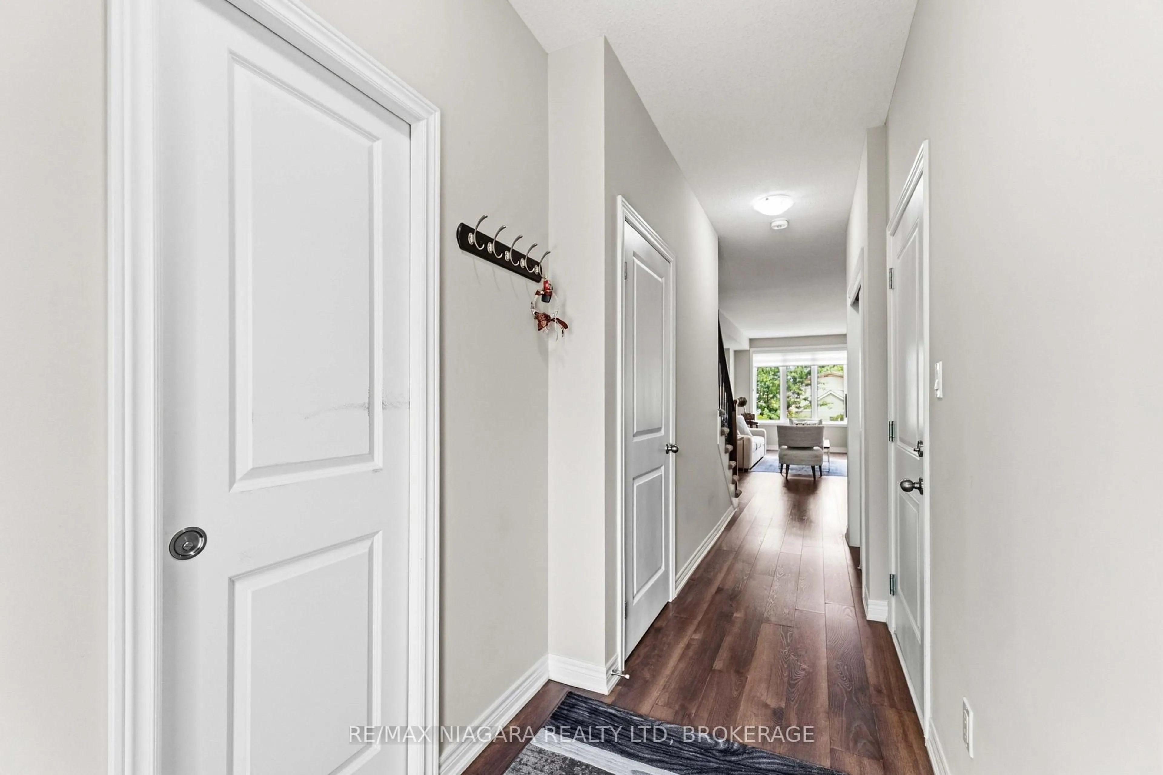 Indoor entryway for 23B Bloomfield Ave, St. Catharines Ontario L2P 1W8