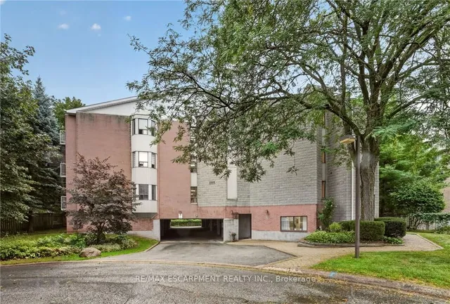 5 Niagara St #301, Grimsby 2