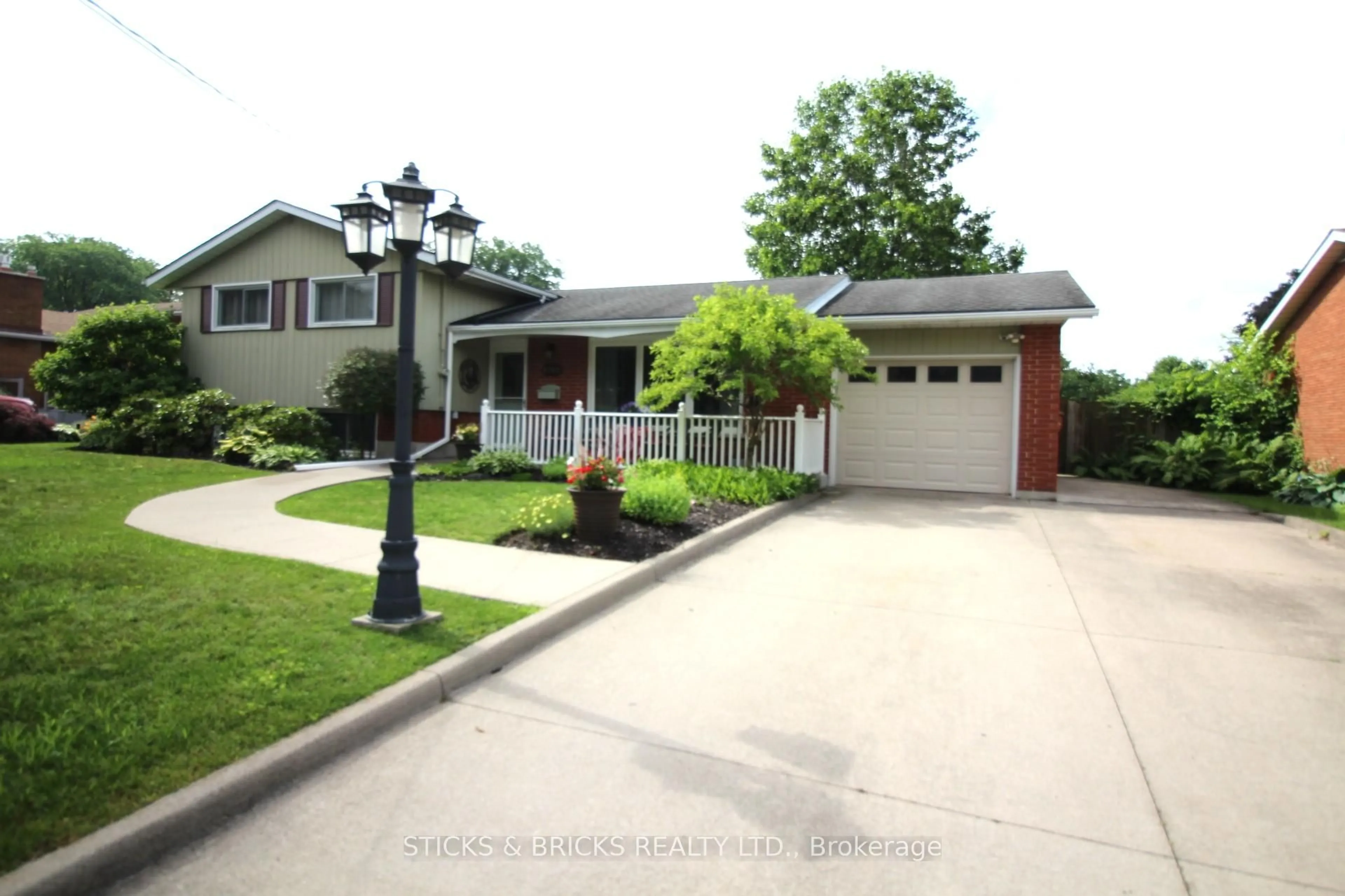 Home with vinyl exterior material, street for 6762 Cherrygrove Rd, Niagara Falls Ontario L2E 5M6