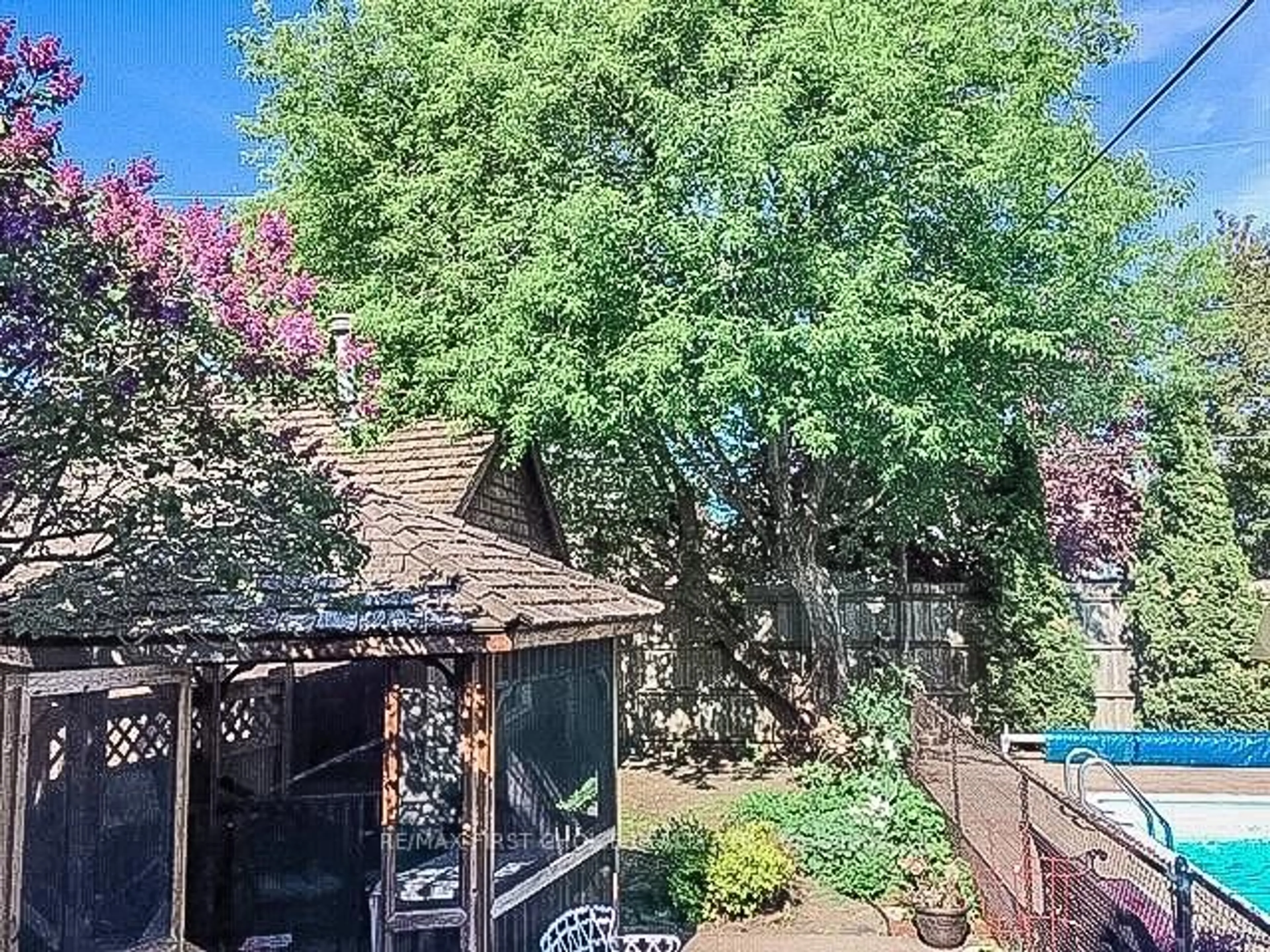 A pic from outside/outdoor area/front of a property/back of a property/a pic from drone, forest/trees view for 427 Norah St, Thunder Bay Ontario P7G 1P1