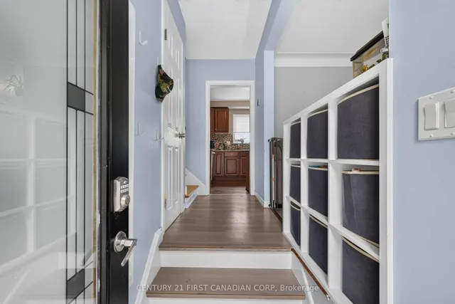 285 Panorama Cres, London South 5