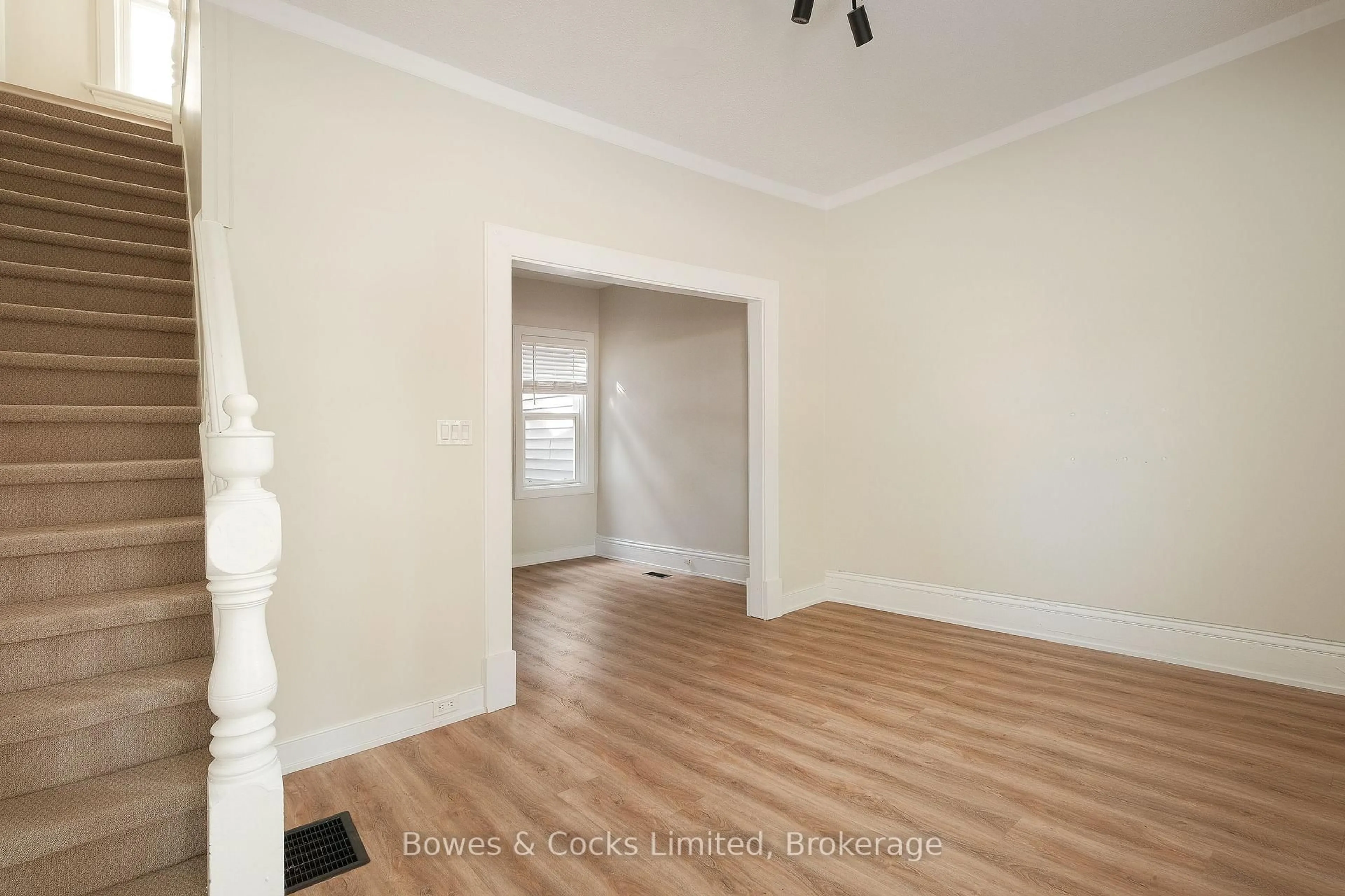 A pic of a room for 383-387 Mark St, Peterborough Ontario K9H 1V8