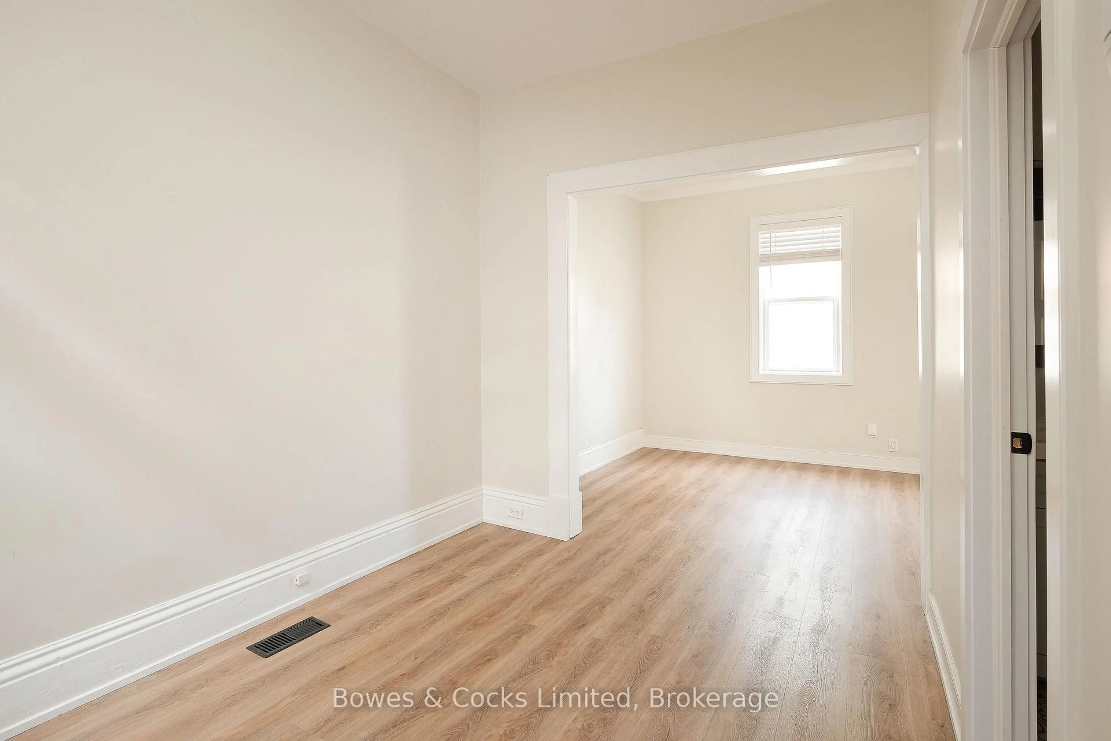 A pic of a room for 383-387 Mark St, Peterborough Ontario K9H 1V8