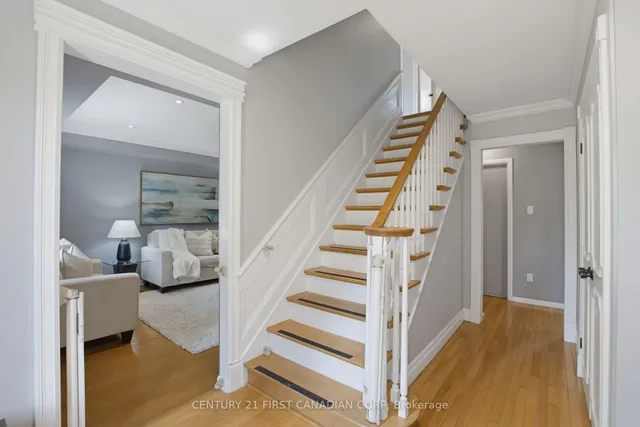 8 Meridene Cres, London North 3