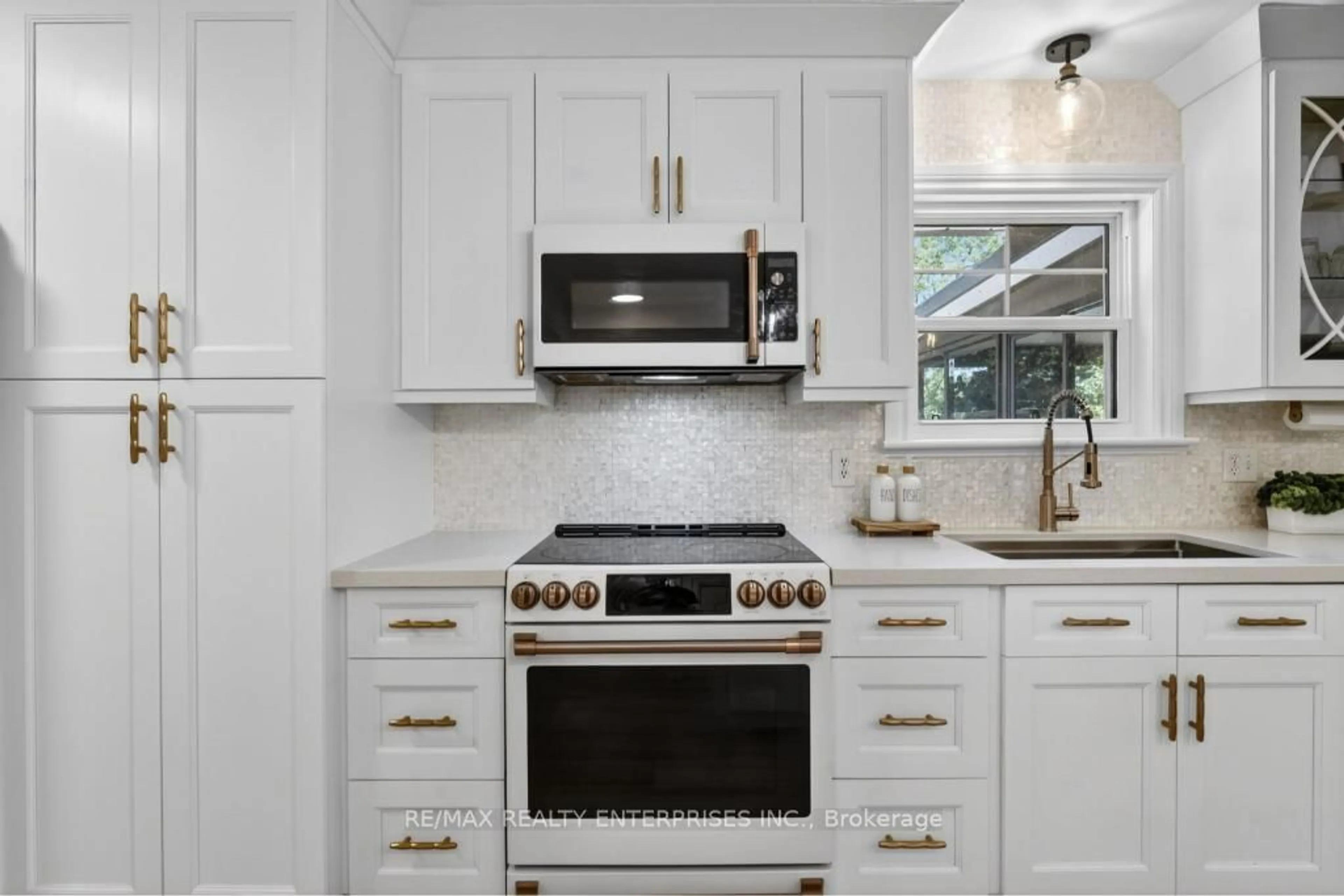 Contemporary kitchen, ceramic/tile floor for 6543 Chippewa Rd, Hamilton Ontario L0R 1W0