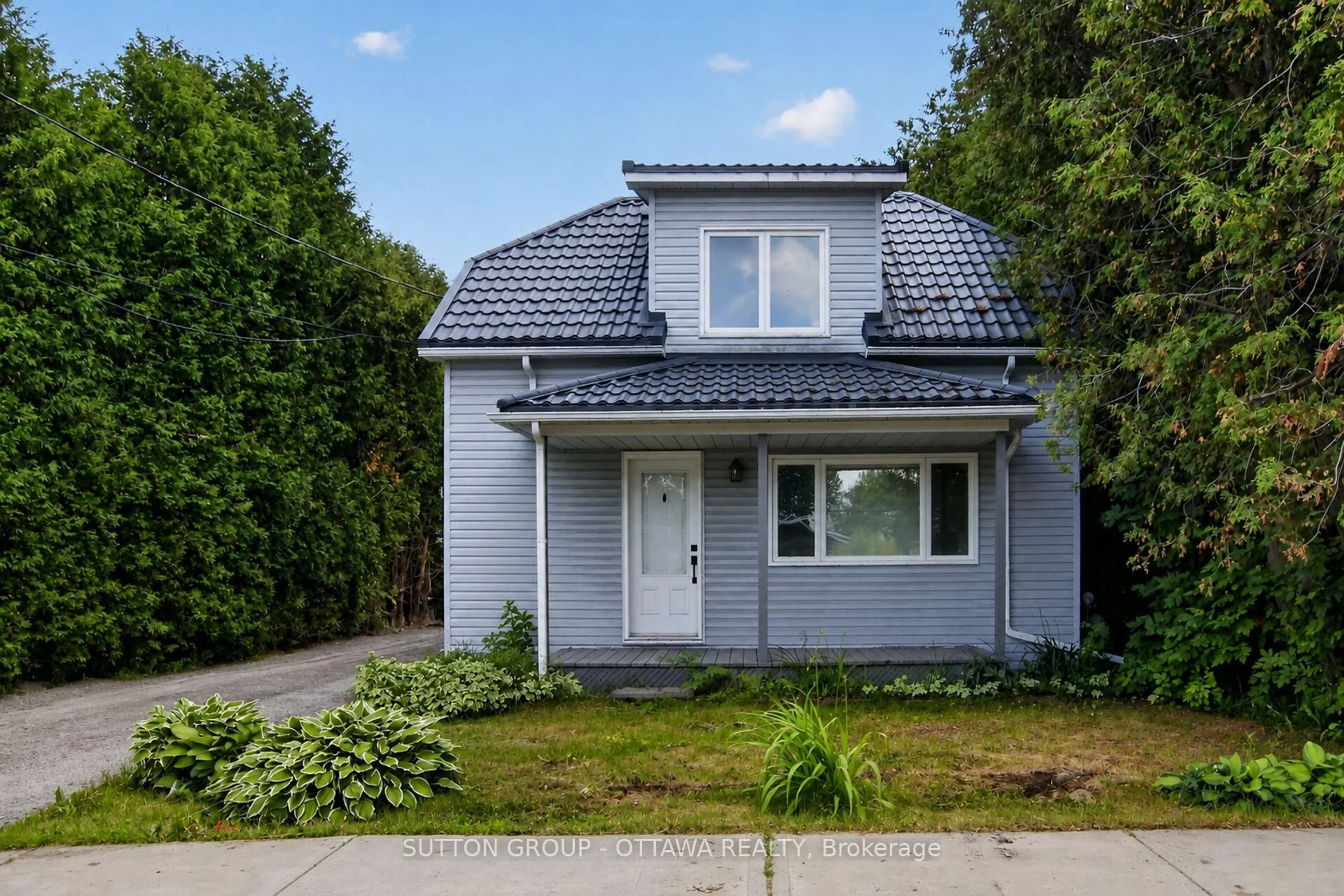 Home with vinyl exterior material, street for 2172 Laval St, Clarence-Rockland Ontario K0A 1E0